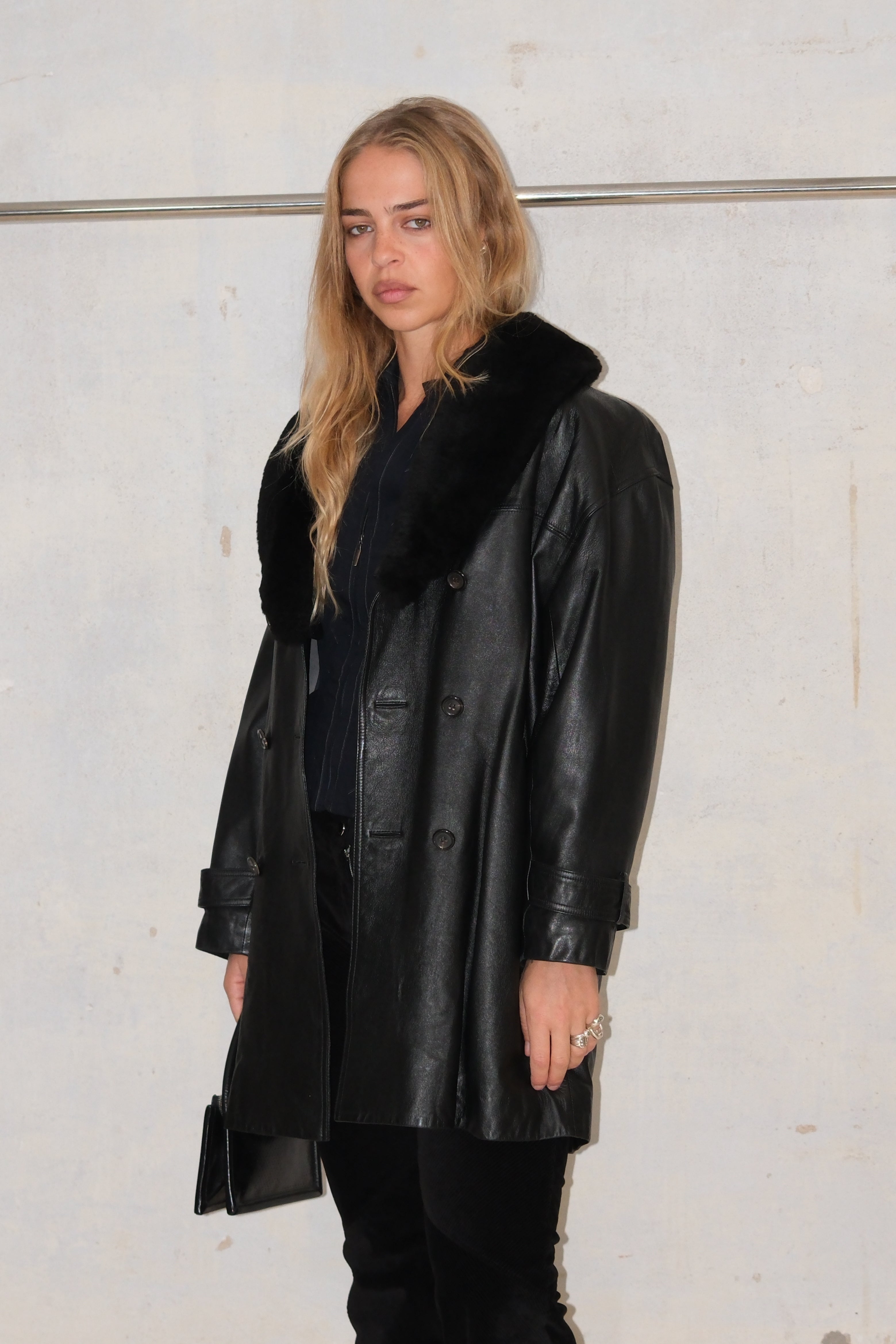 OVERSIZED BLACK LEATHER TRENCH WITH FUR