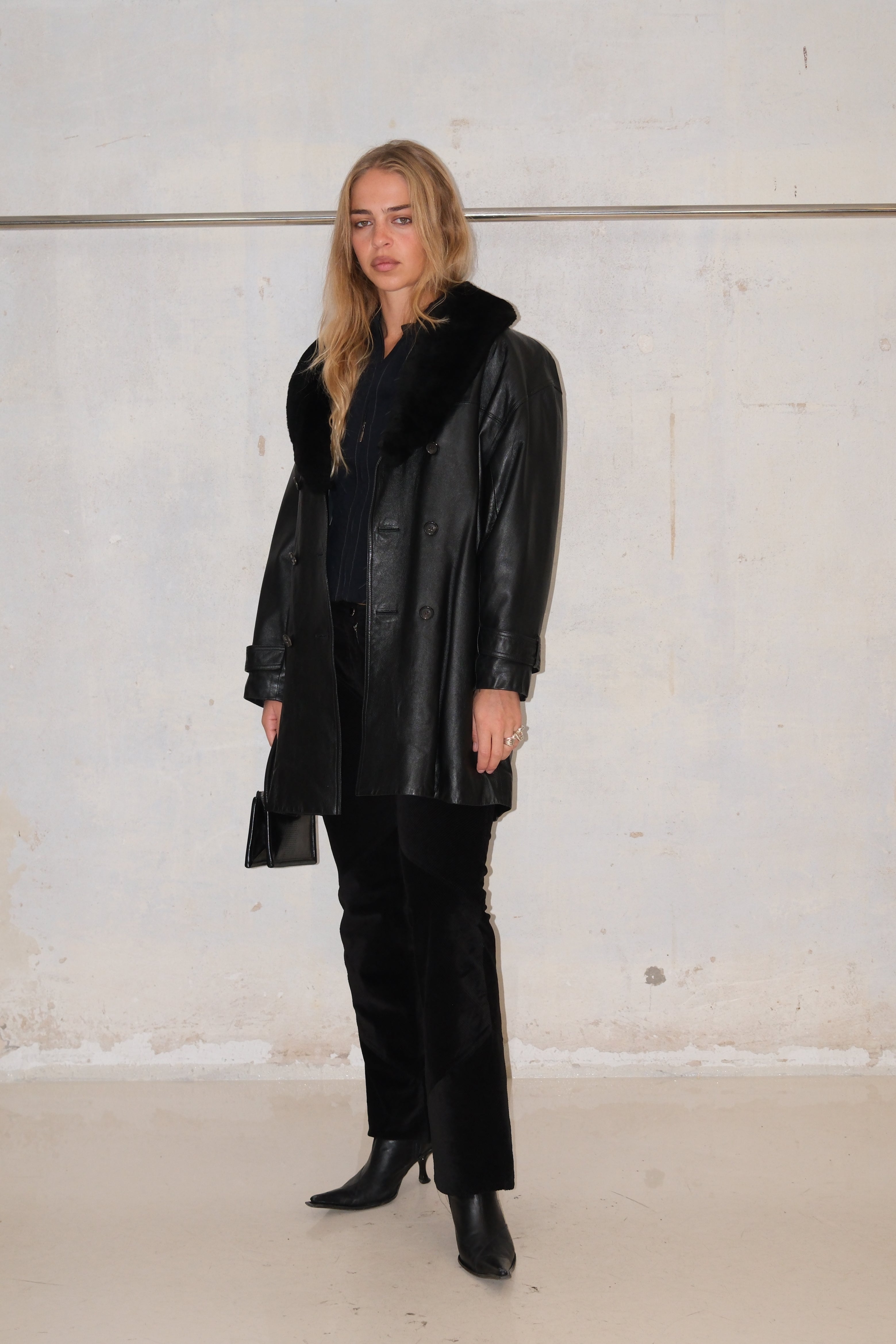 OVERSIZED BLACK LEATHER TRENCH WITH FUR