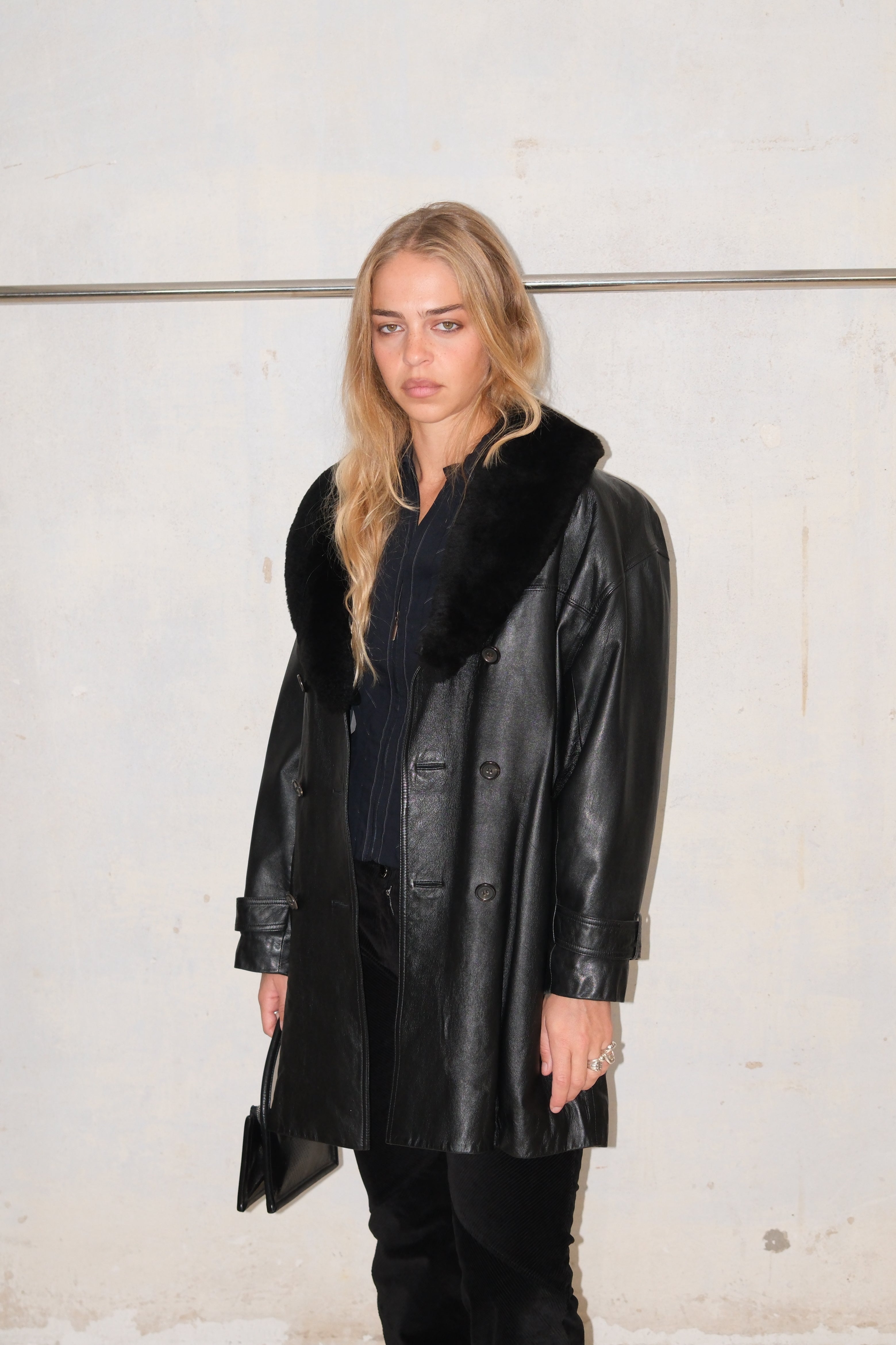 OVERSIZED BLACK LEATHER TRENCH WITH FUR