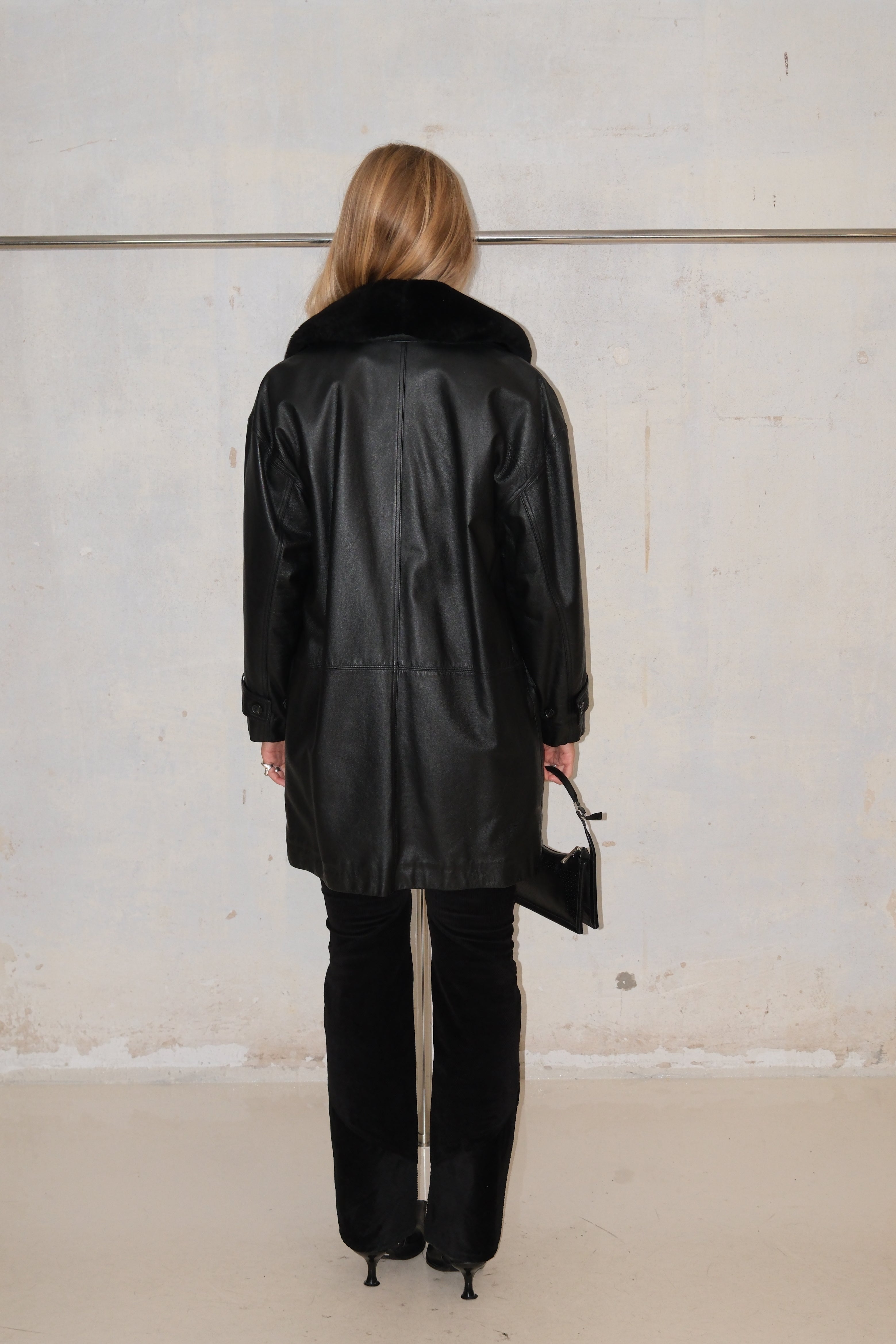 OVERSIZED BLACK LEATHER TRENCH WITH FUR