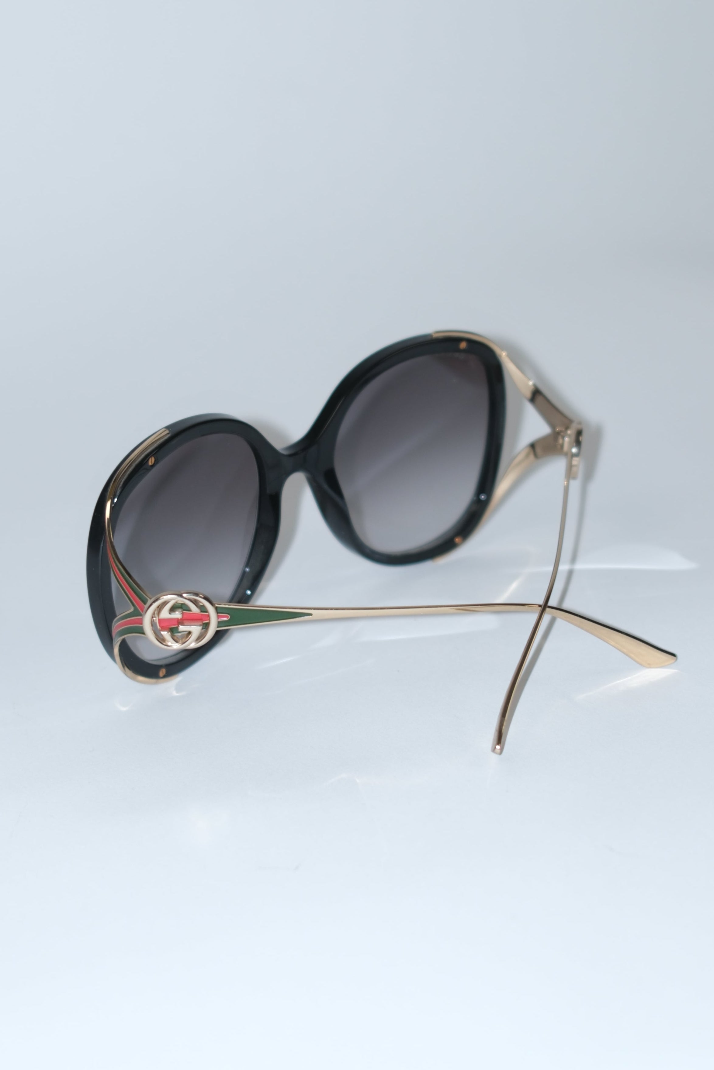 GUCCI OVERSIZED BLACK SUNGLASSES WITH SIDE LOGO DETAILS