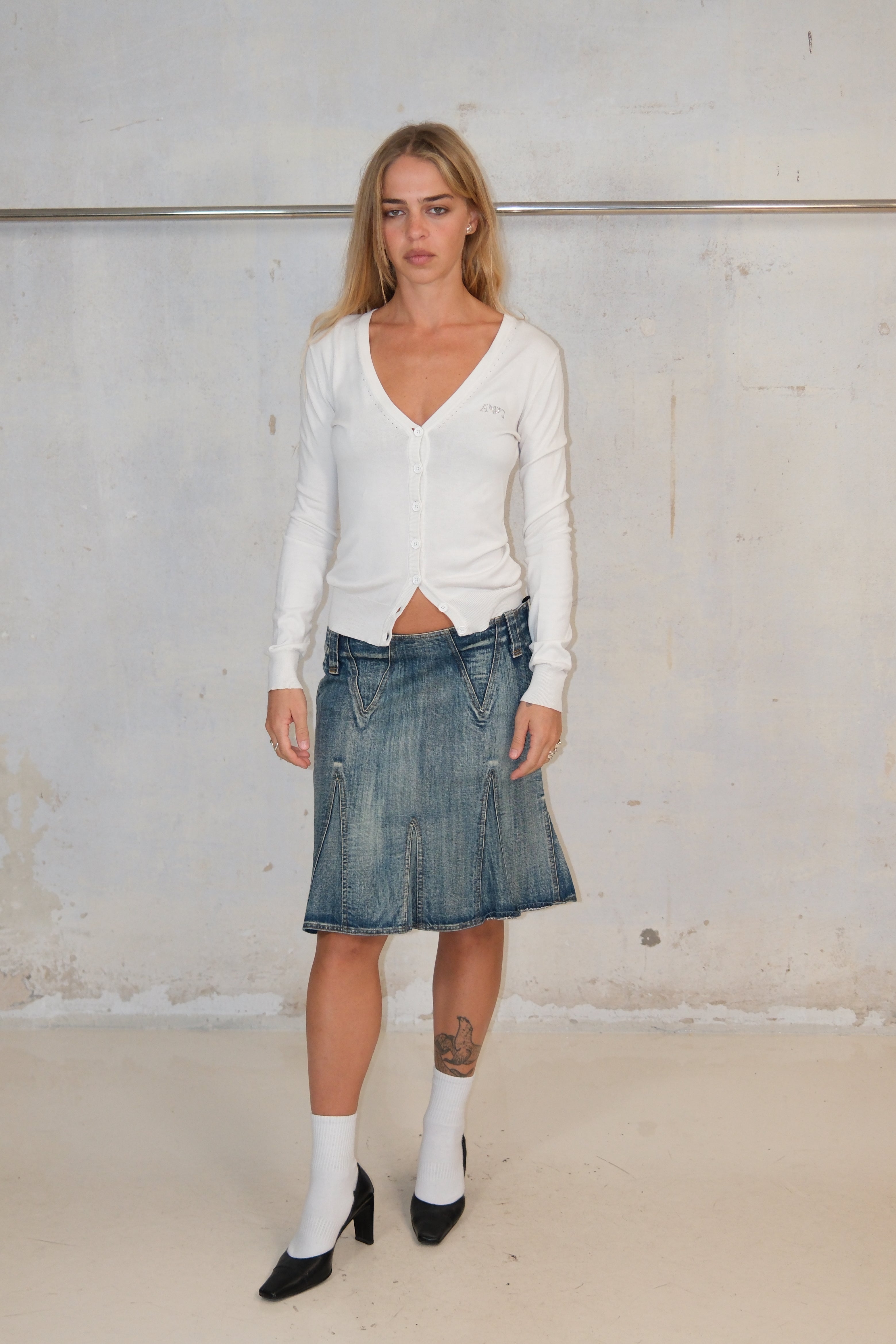 ARMANI JEANS WHITE STUDDED LOGO KNIT TOP