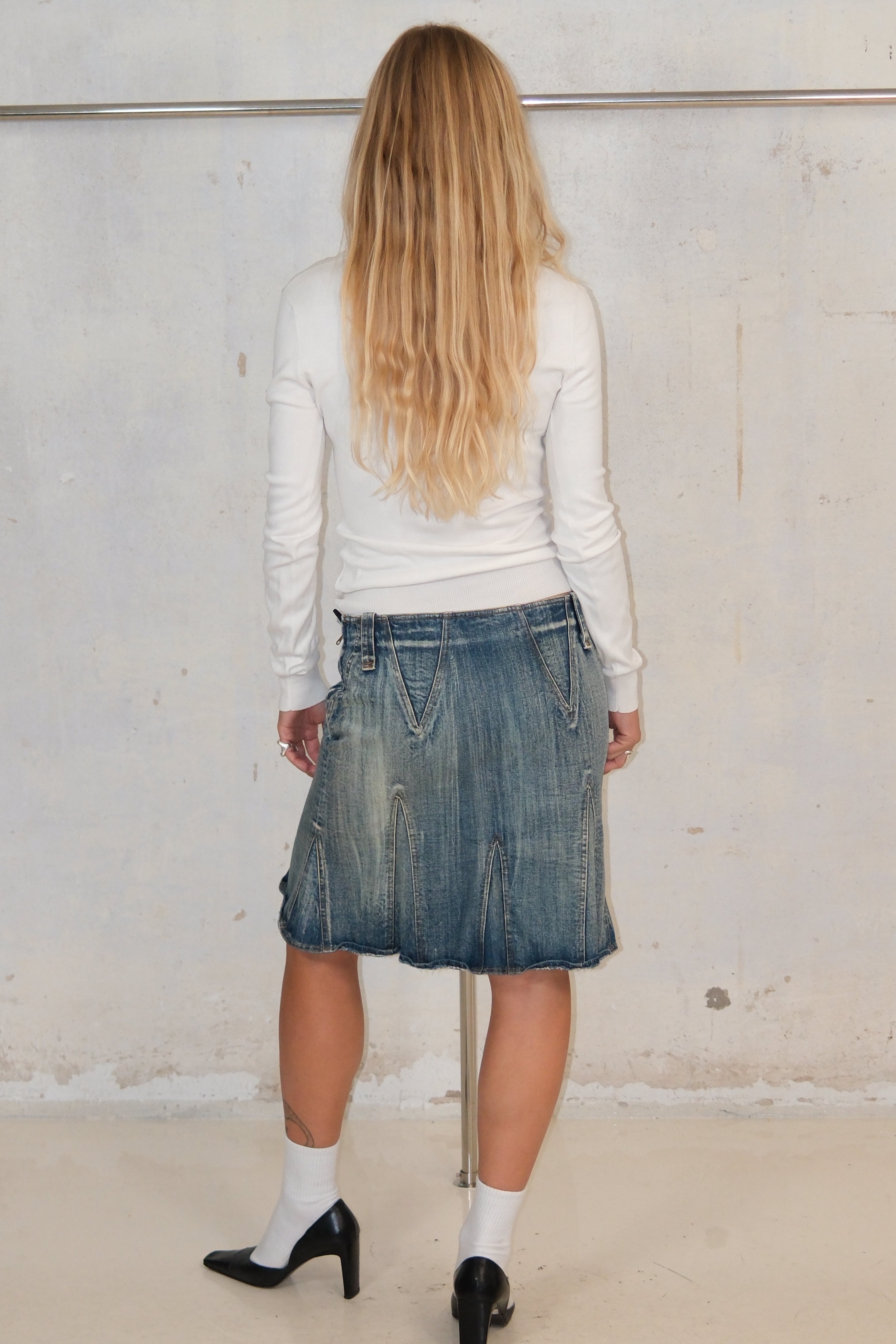 ARMANI JEANS WHITE STUDDED LOGO KNIT TOP