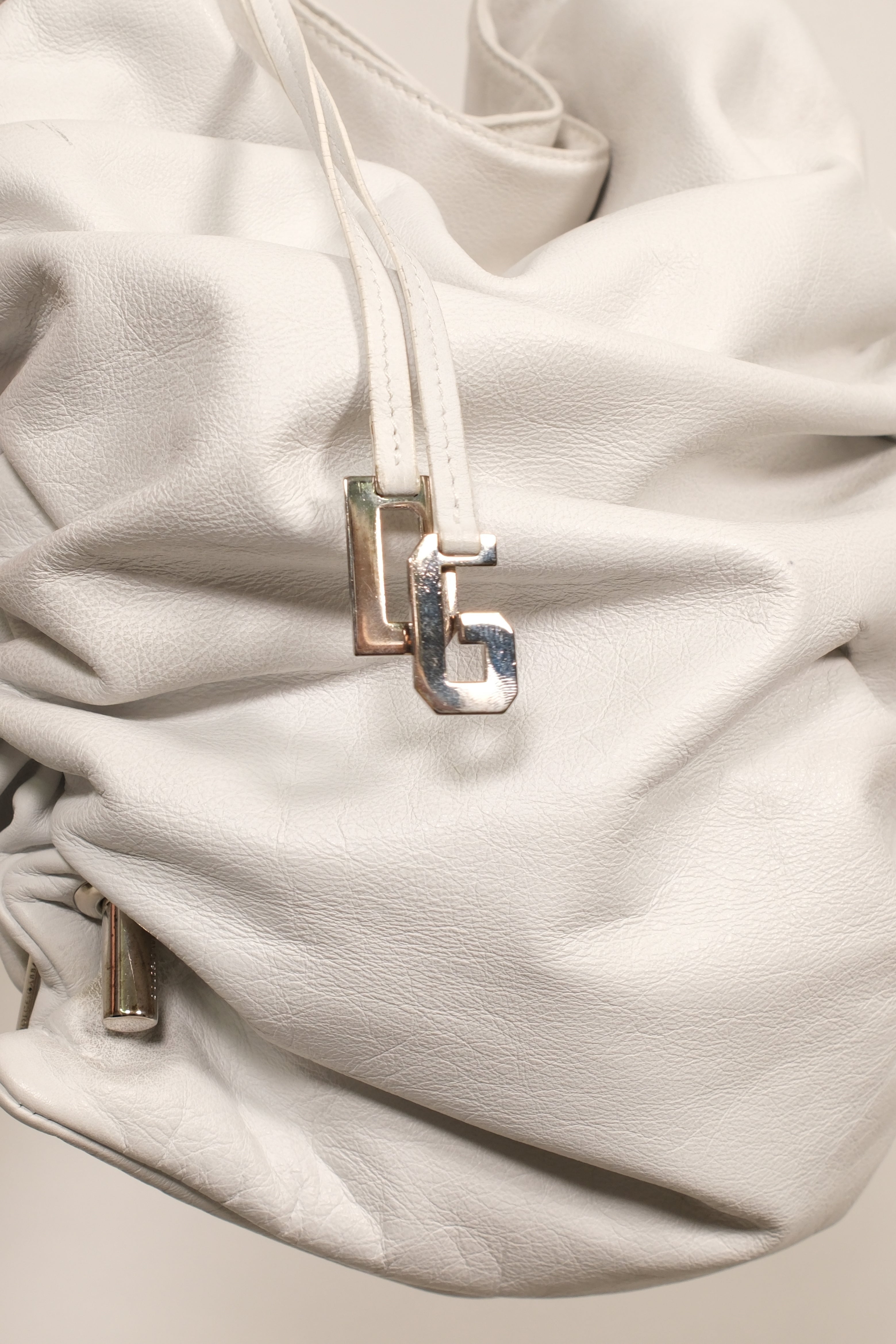Dolce & Gabbana White Leather Shoulder Bag with Leopard-Print Lining