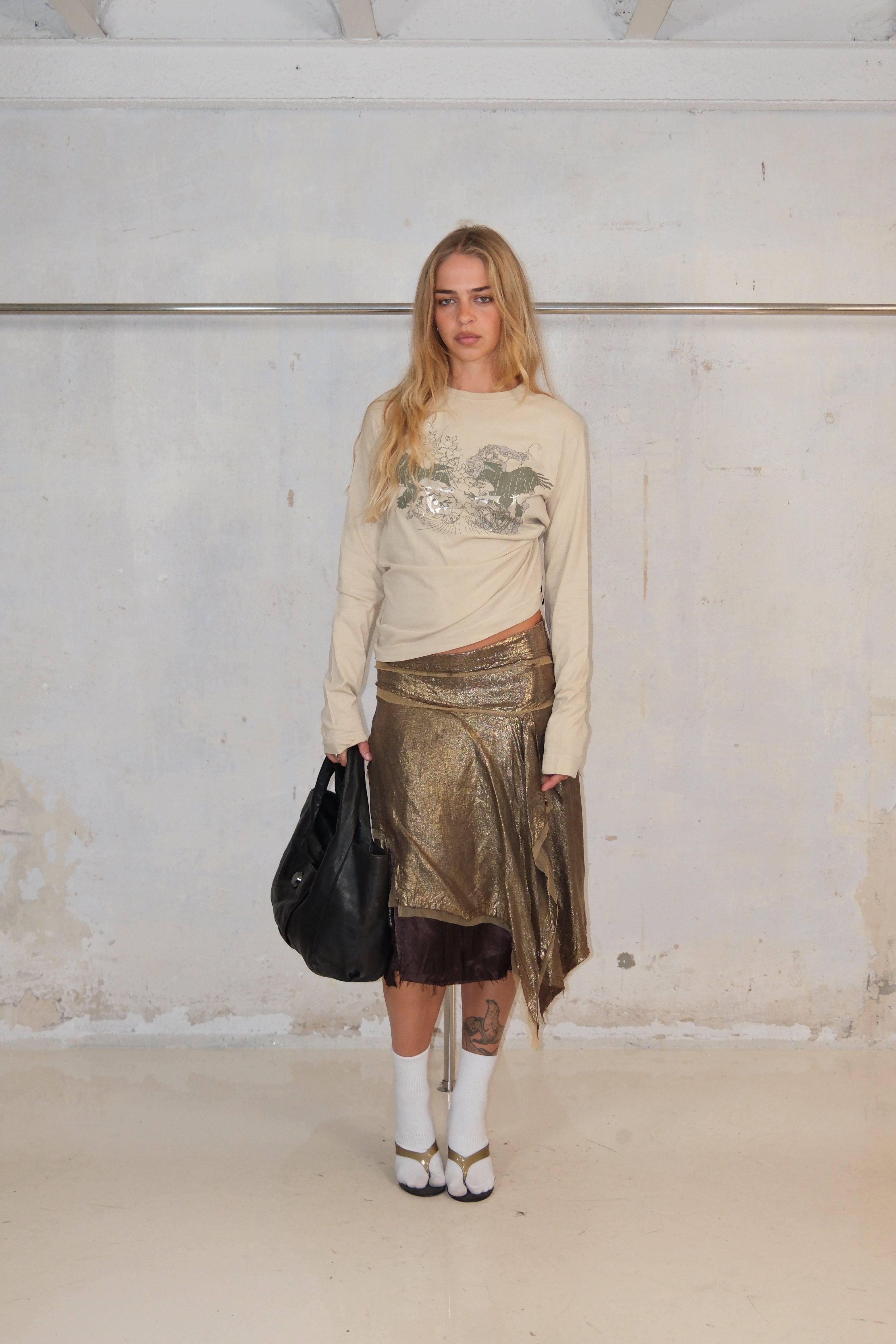 SILVER GRAPHIC CREAM TOP