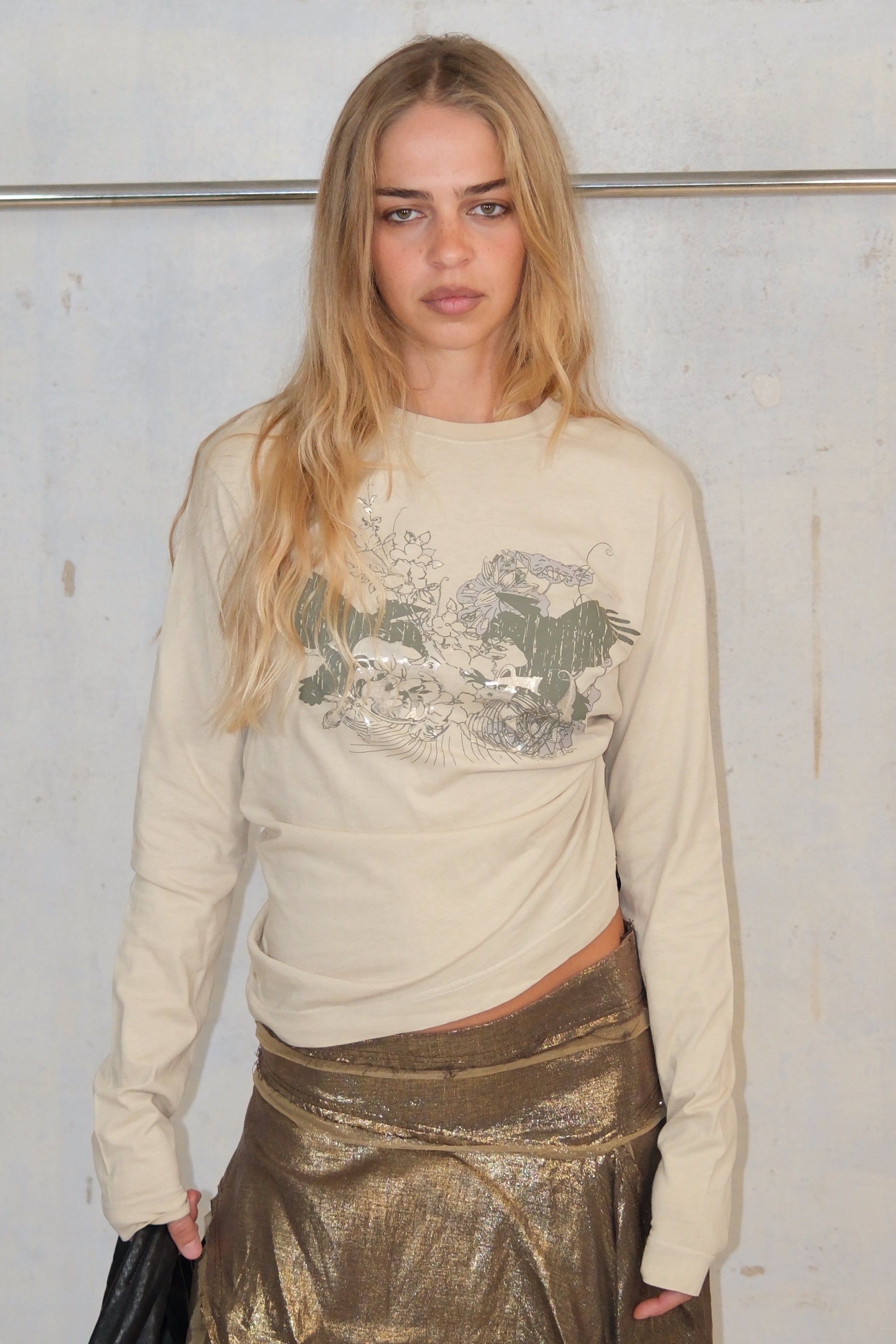 SILVER GRAPHIC CREAM TOP