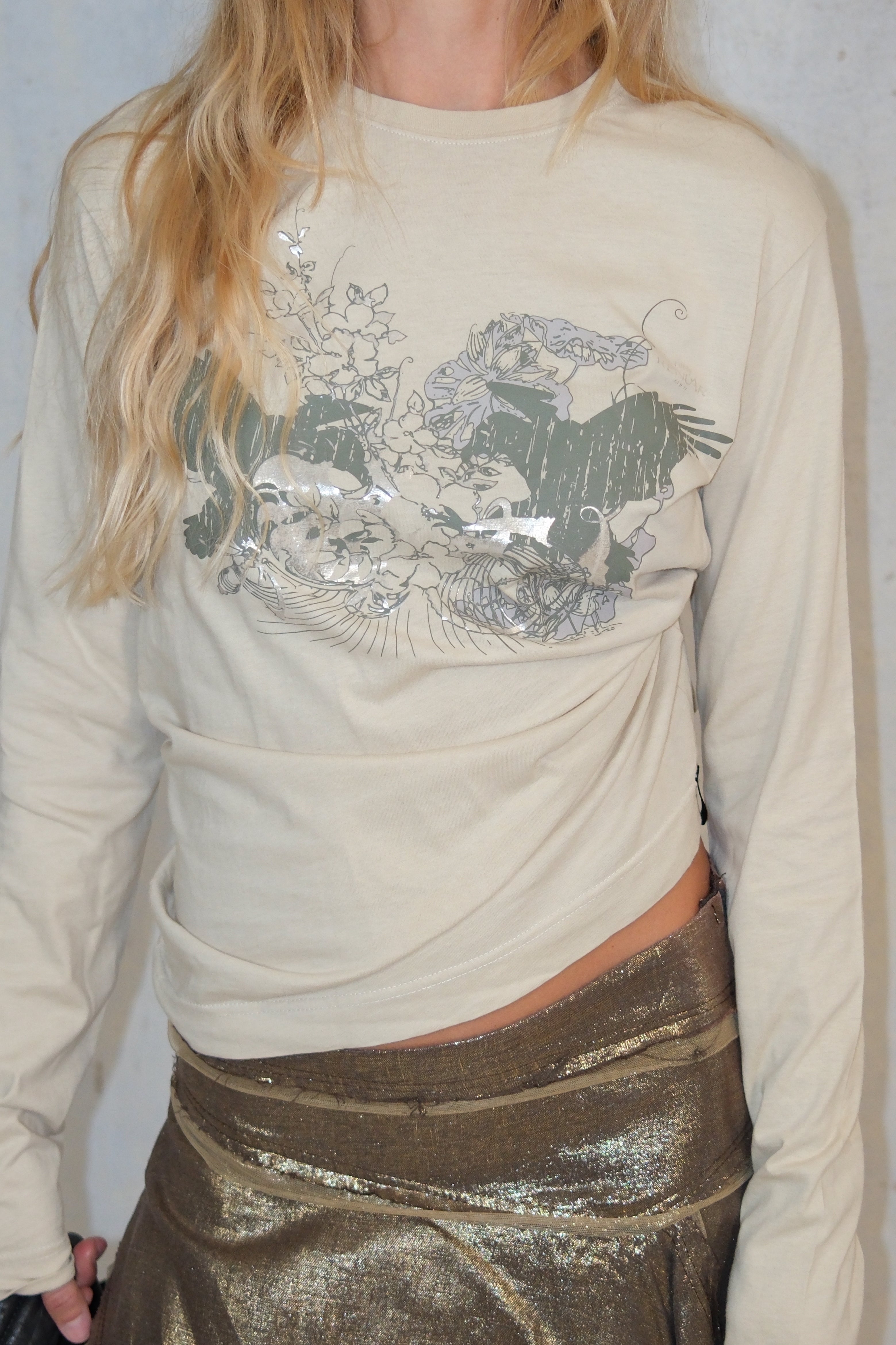 SILVER GRAPHIC CREAM TOP