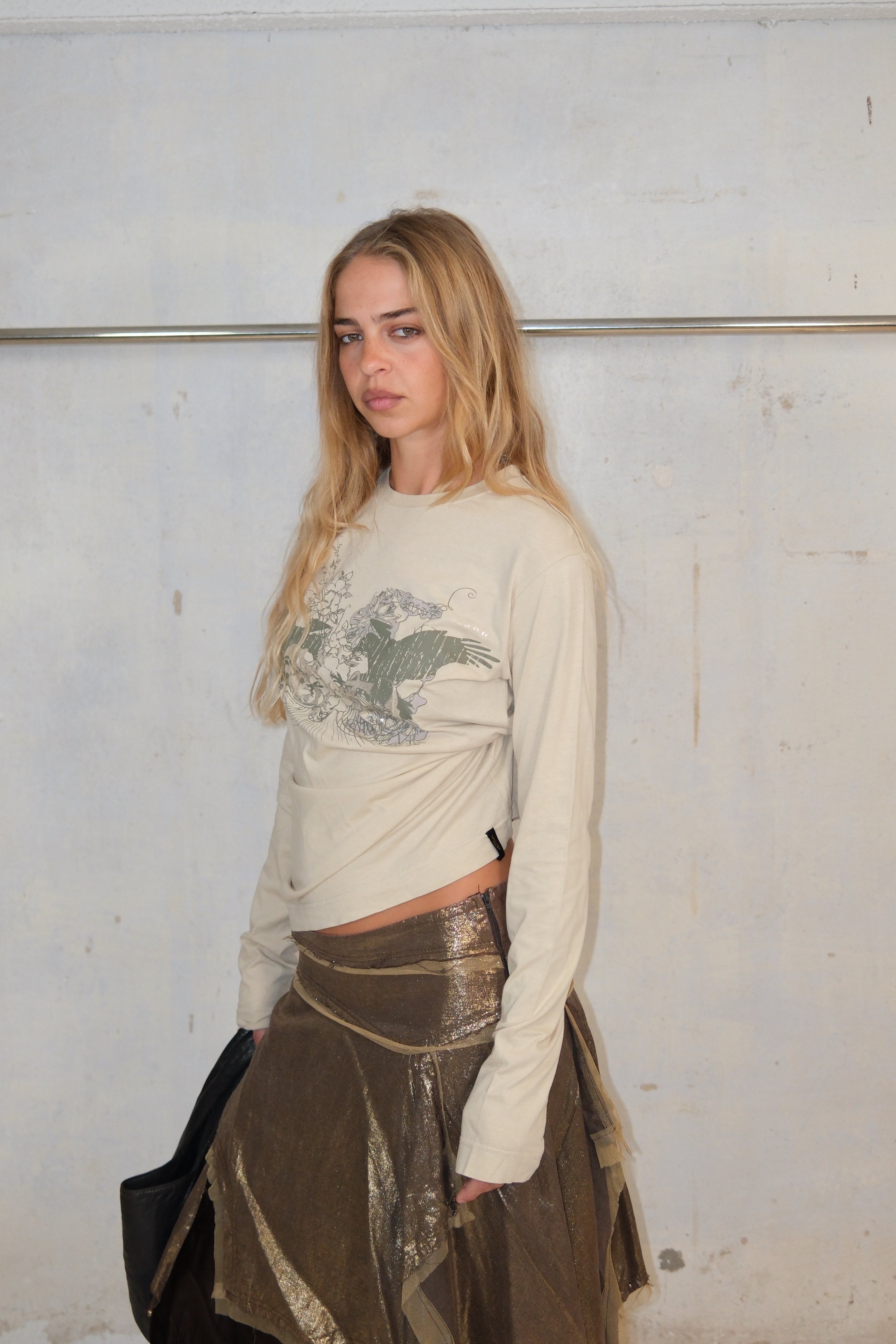 SILVER GRAPHIC CREAM TOP