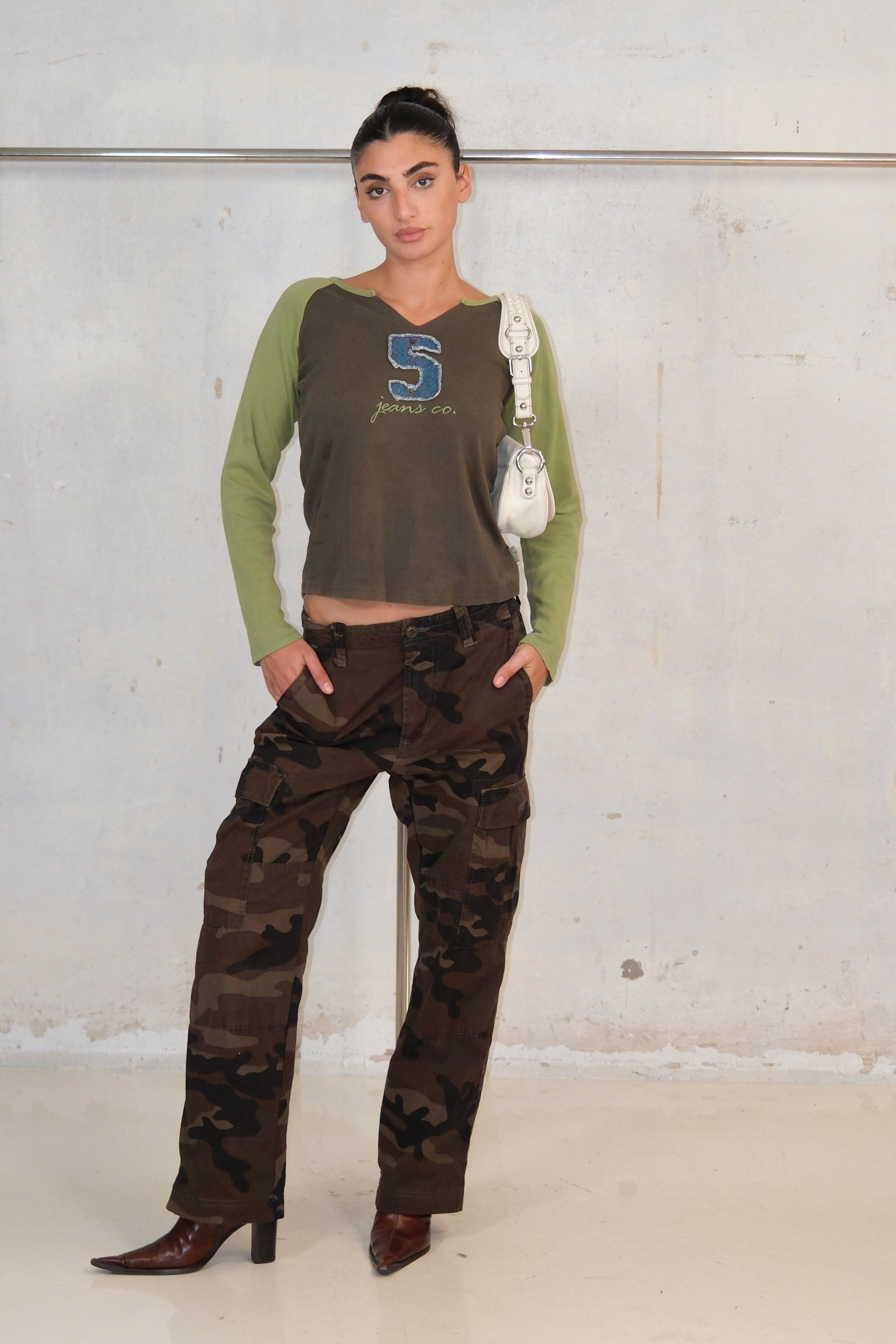 TWO TONE GREEN GRAPHIC TOP