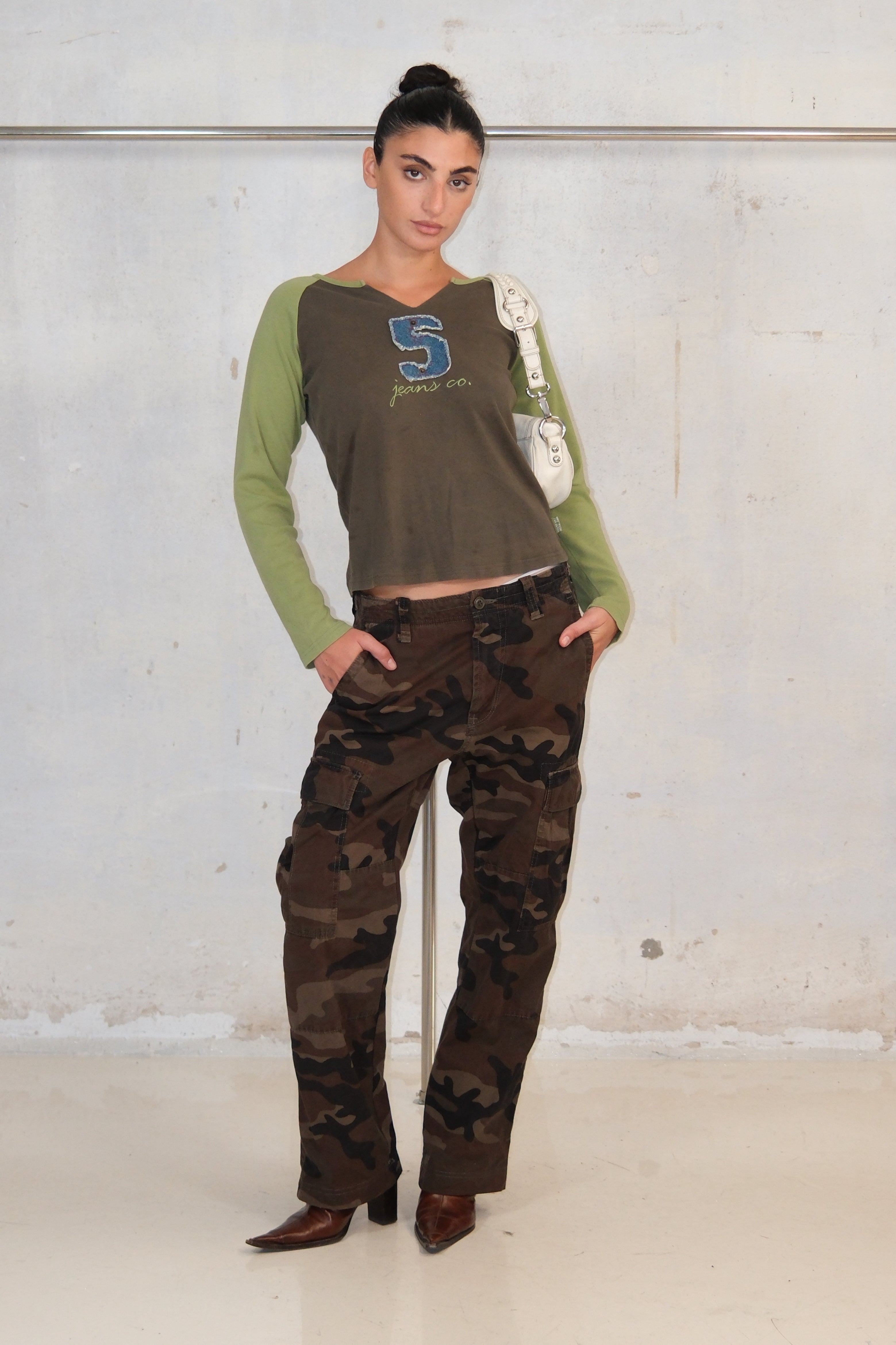 TWO TONE GREEN GRAPHIC TOP