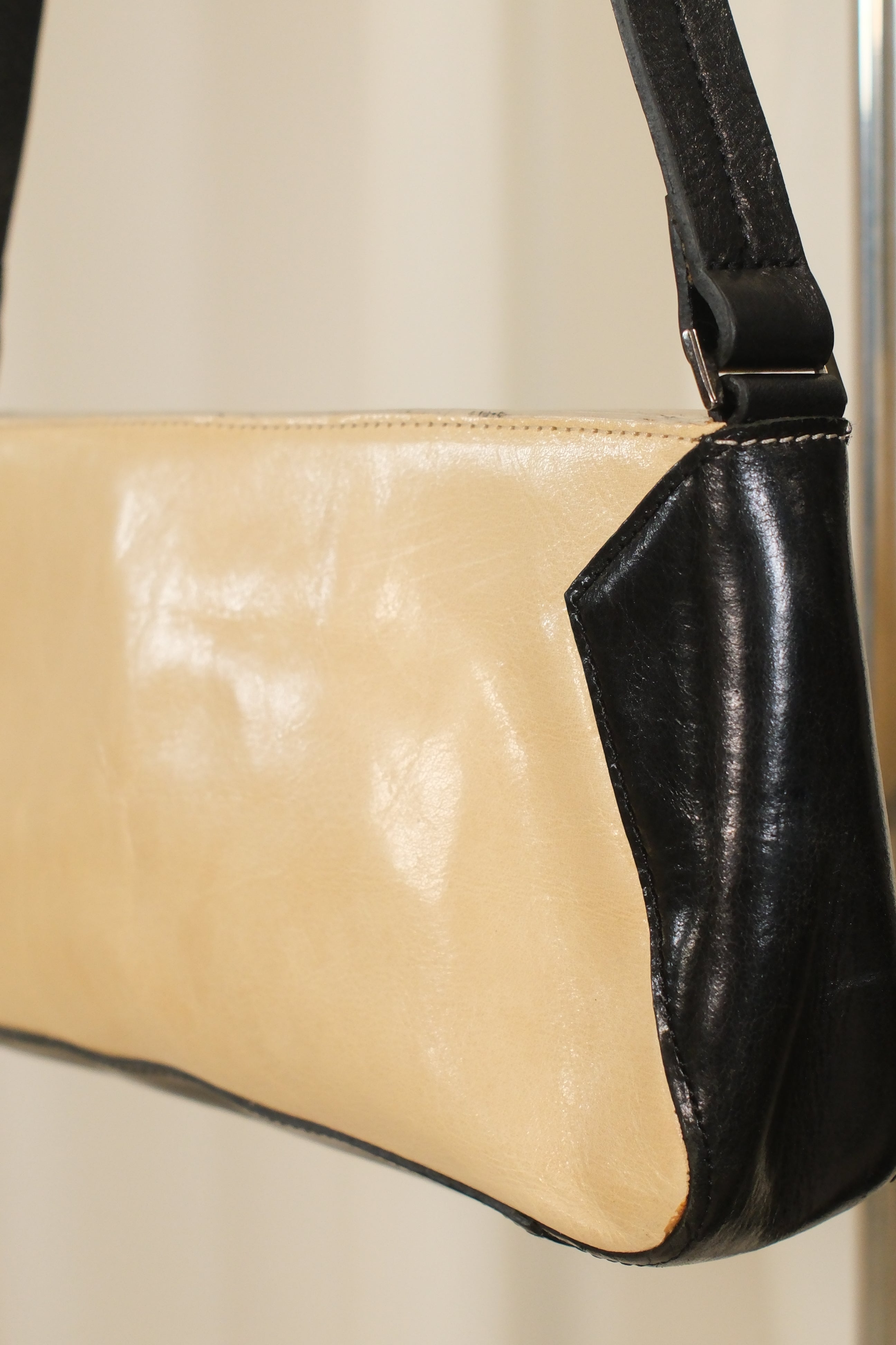 Dkny butter and black triangles leather handbag