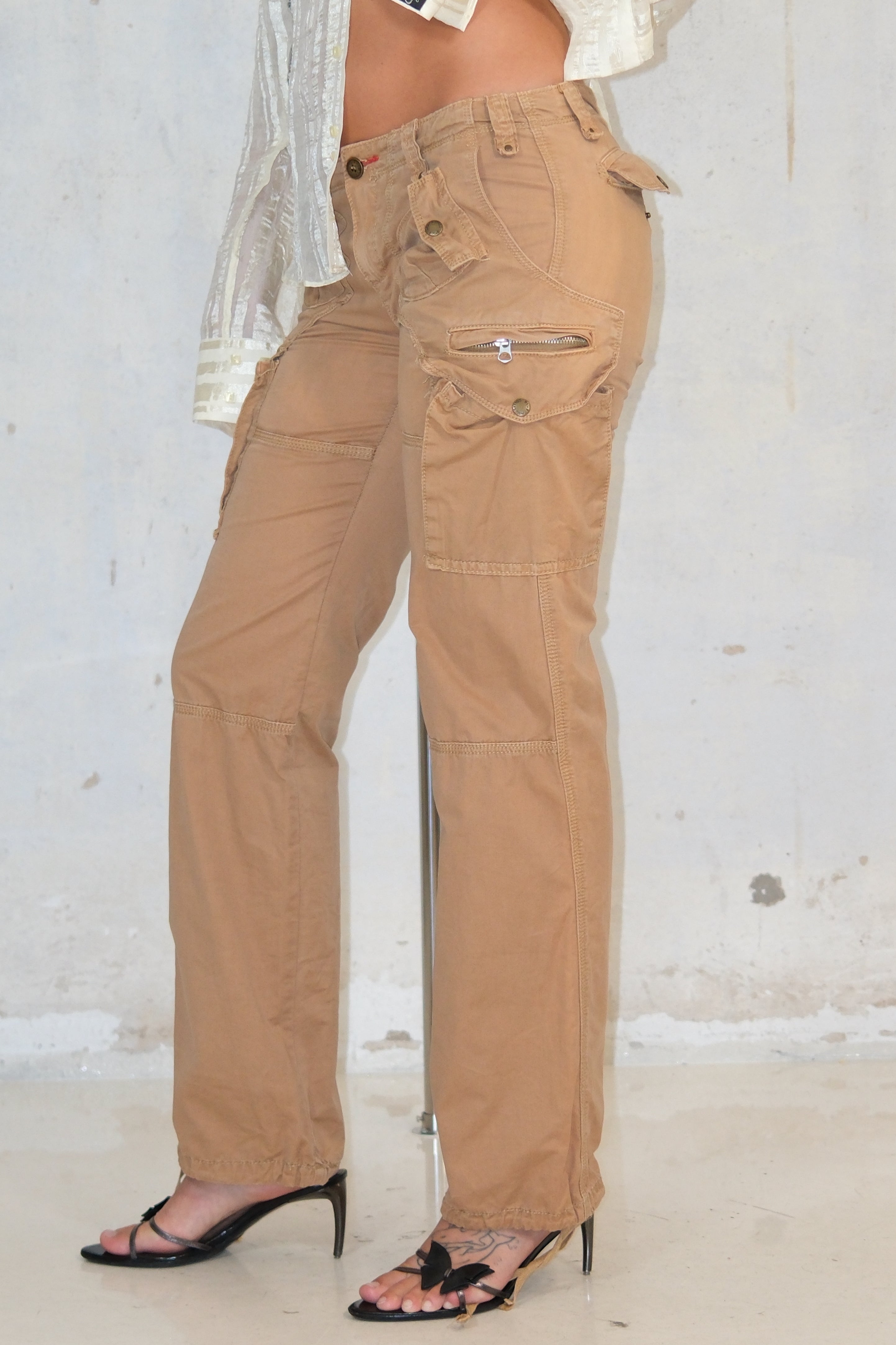LOW RISE LIGHT BROWN CARGO PANTS 37-38