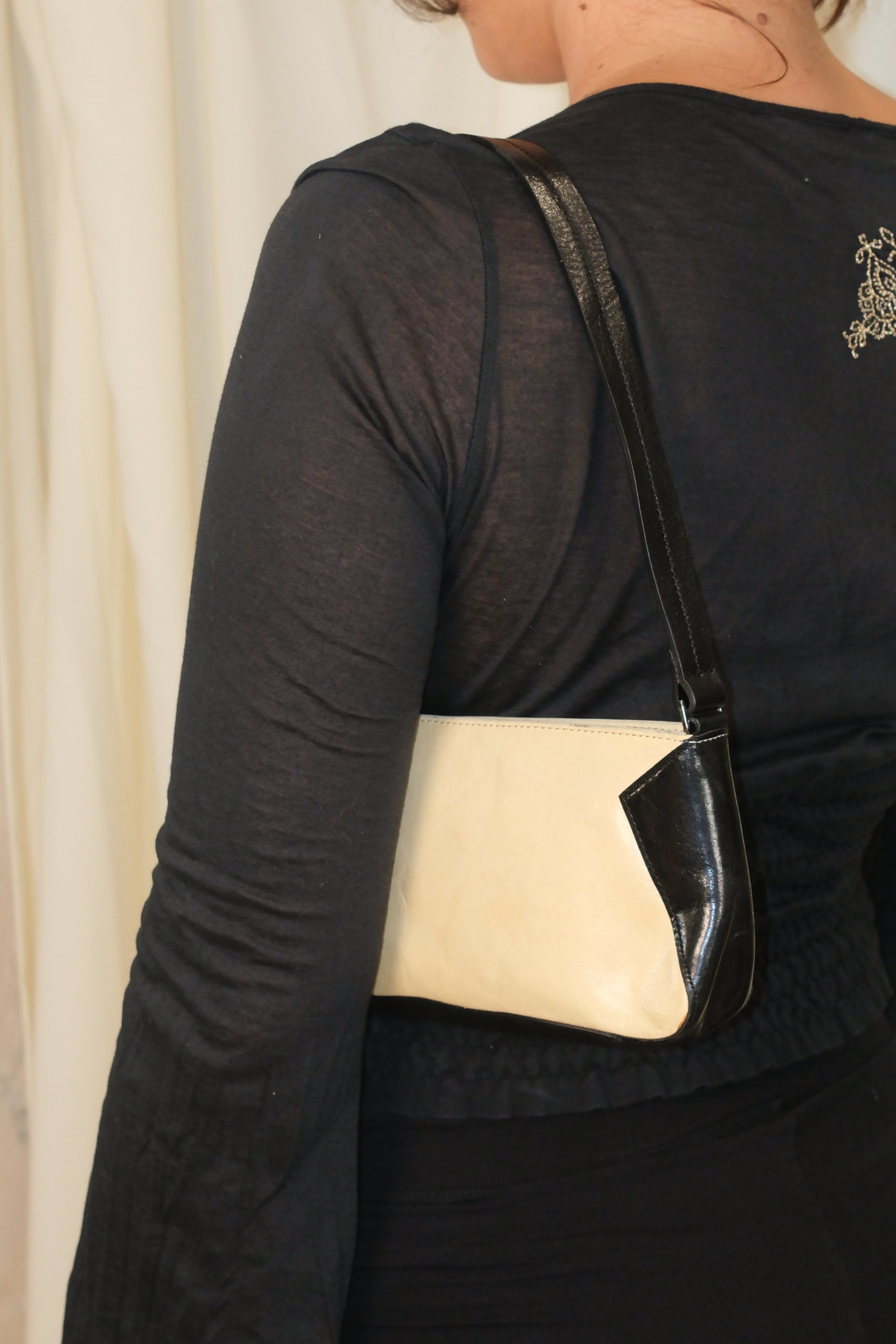 Dkny butter and black triangles leather handbag