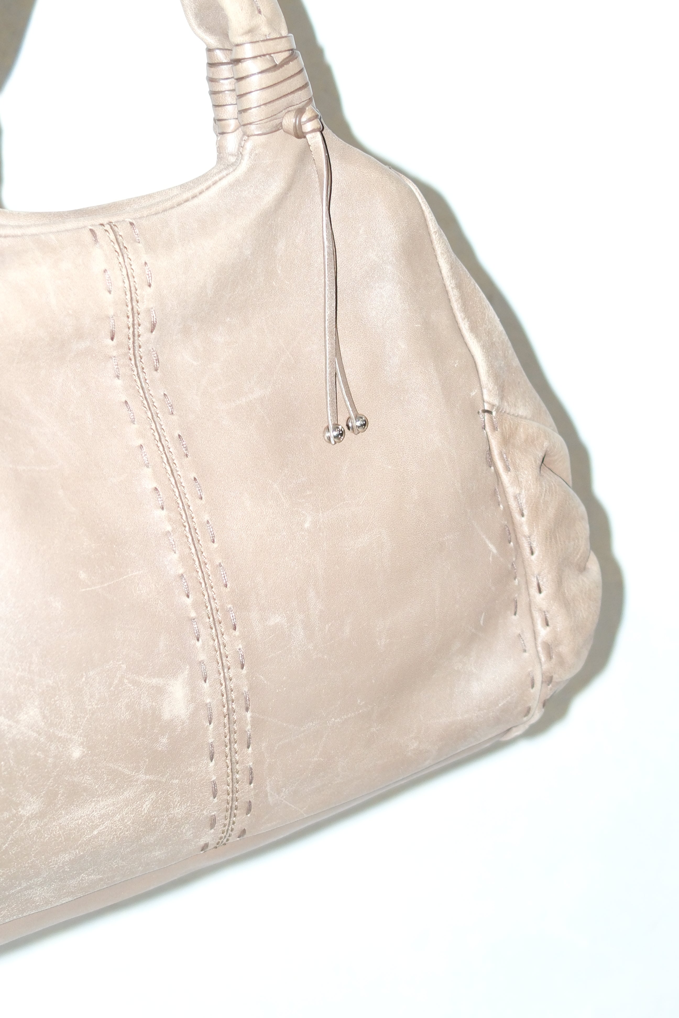 TOD’S SOFT LEATHER BAG WITH STITCHING DETAILS
