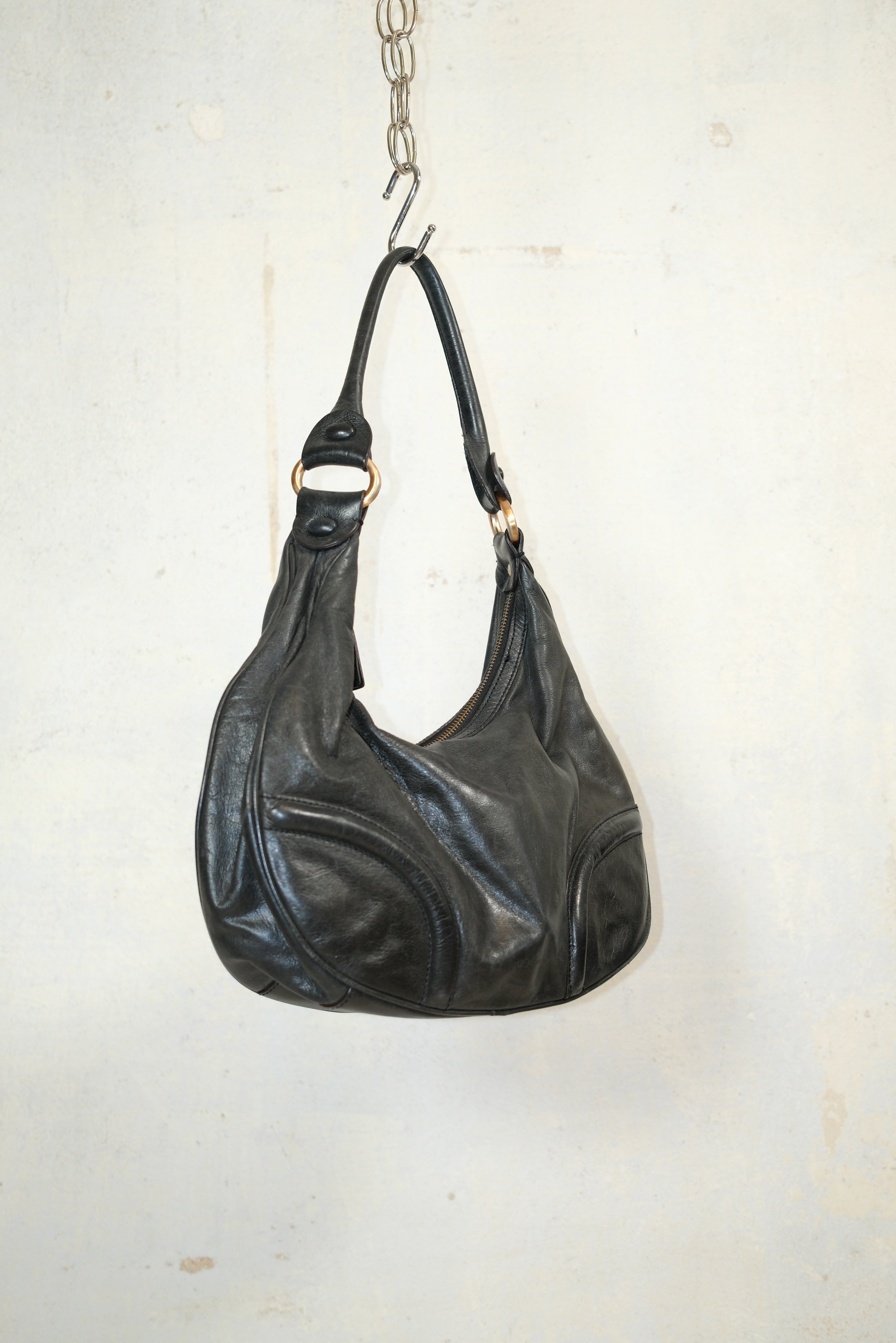 BCBG BLACK LEATHER SPORTY SHOULDER BAG