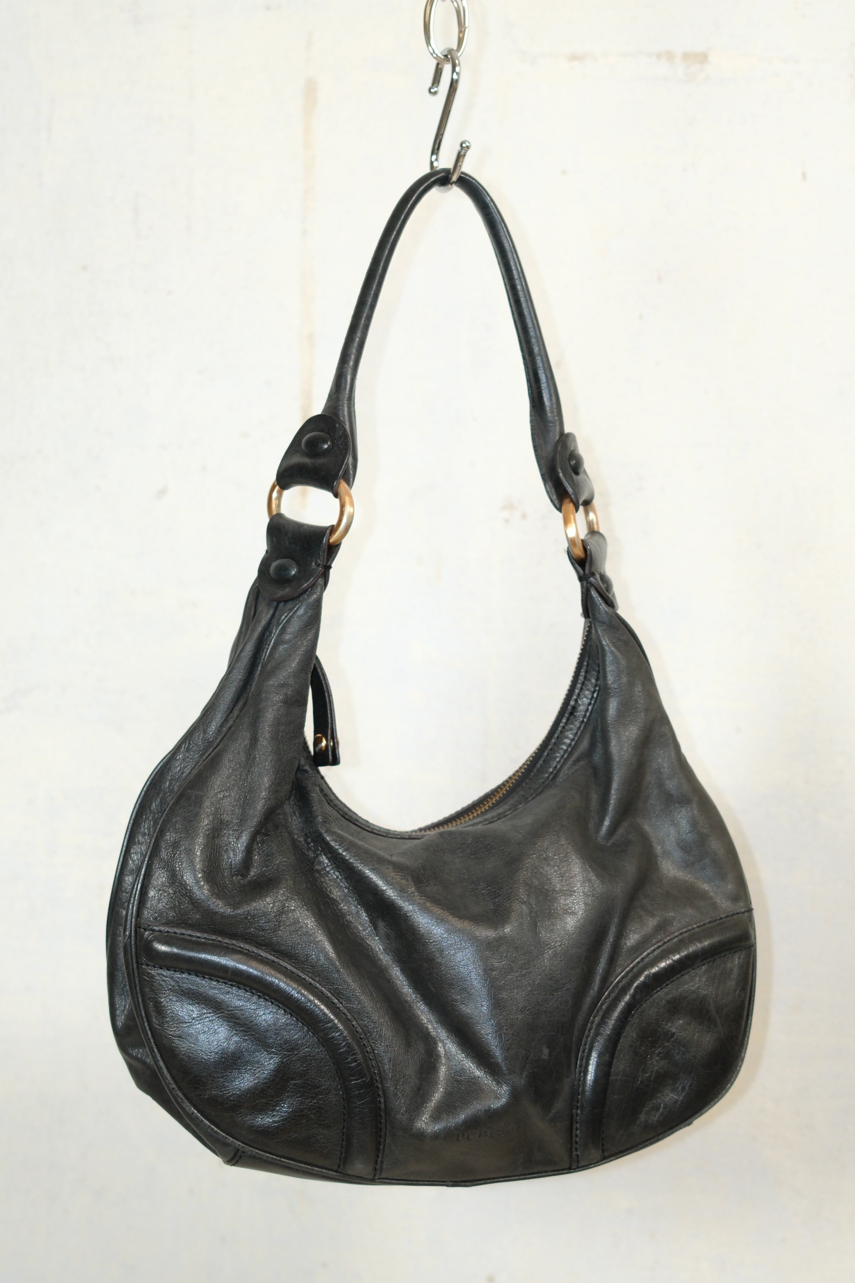 BCBG BLACK LEATHER SPORTY SHOULDER BAG
