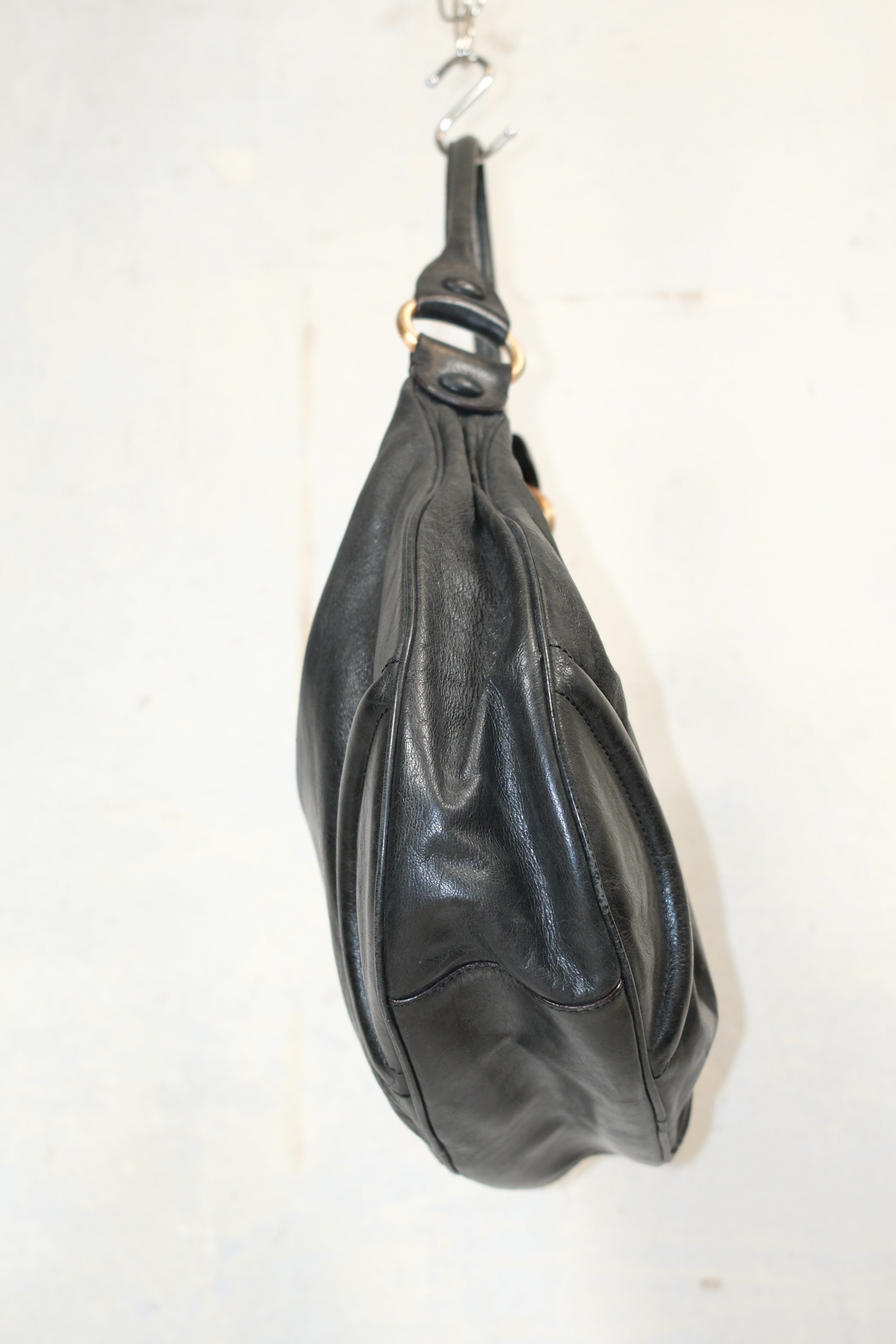 BCBG BLACK LEATHER SPORTY SHOULDER BAG