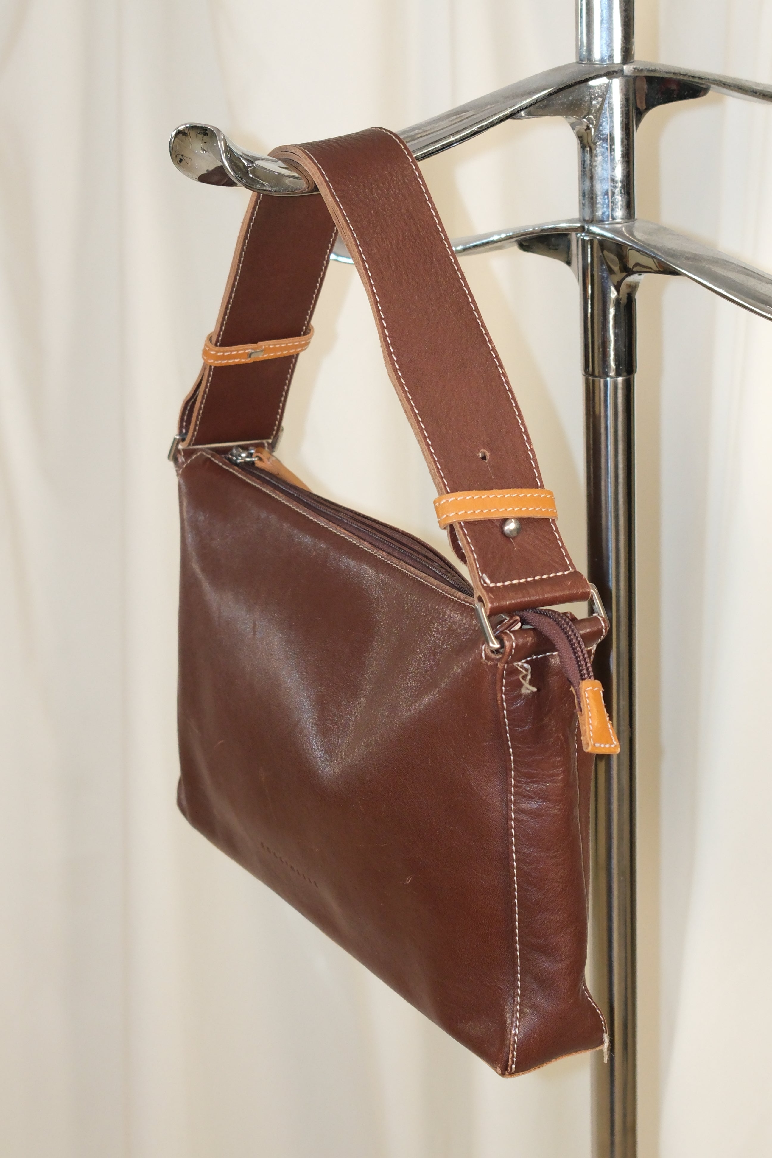 COCCINELLE BOXY LEATHER SHOULDER BAG WITH ADJUSTABLE STRAP