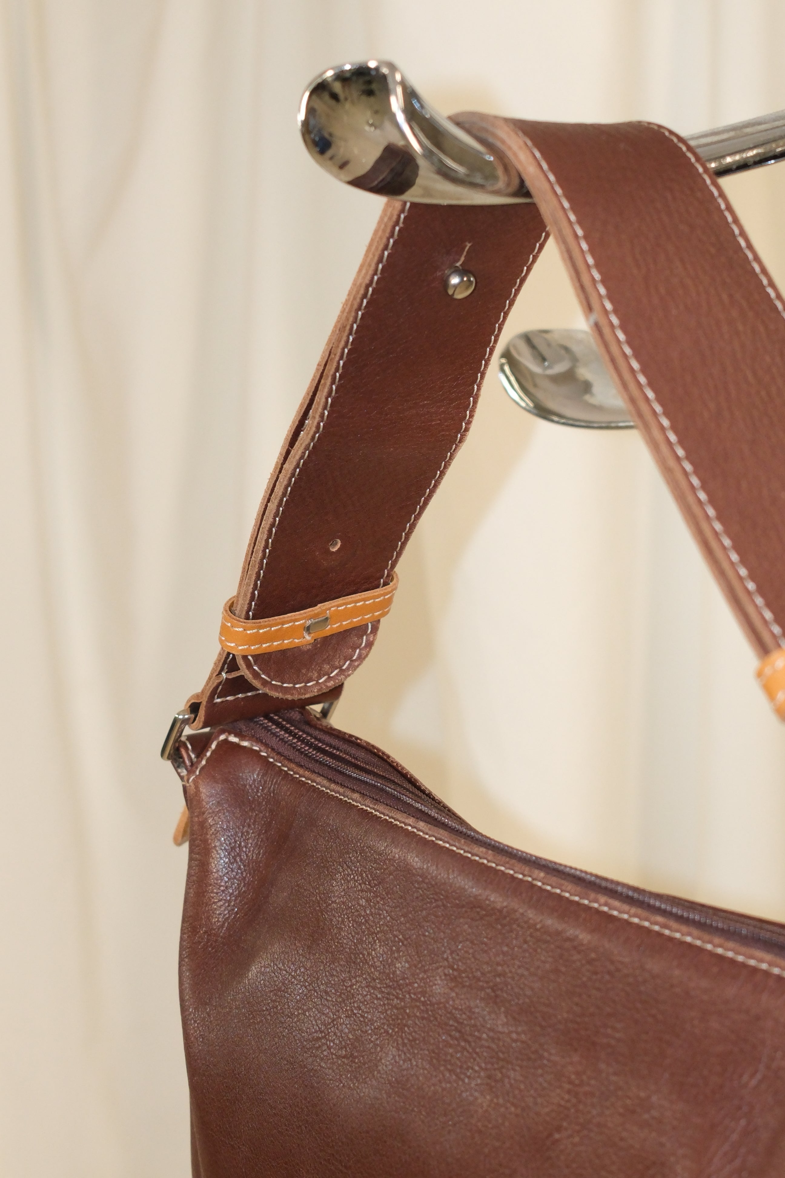 COCCINELLE BOXY LEATHER SHOULDER BAG WITH ADJUSTABLE STRAP