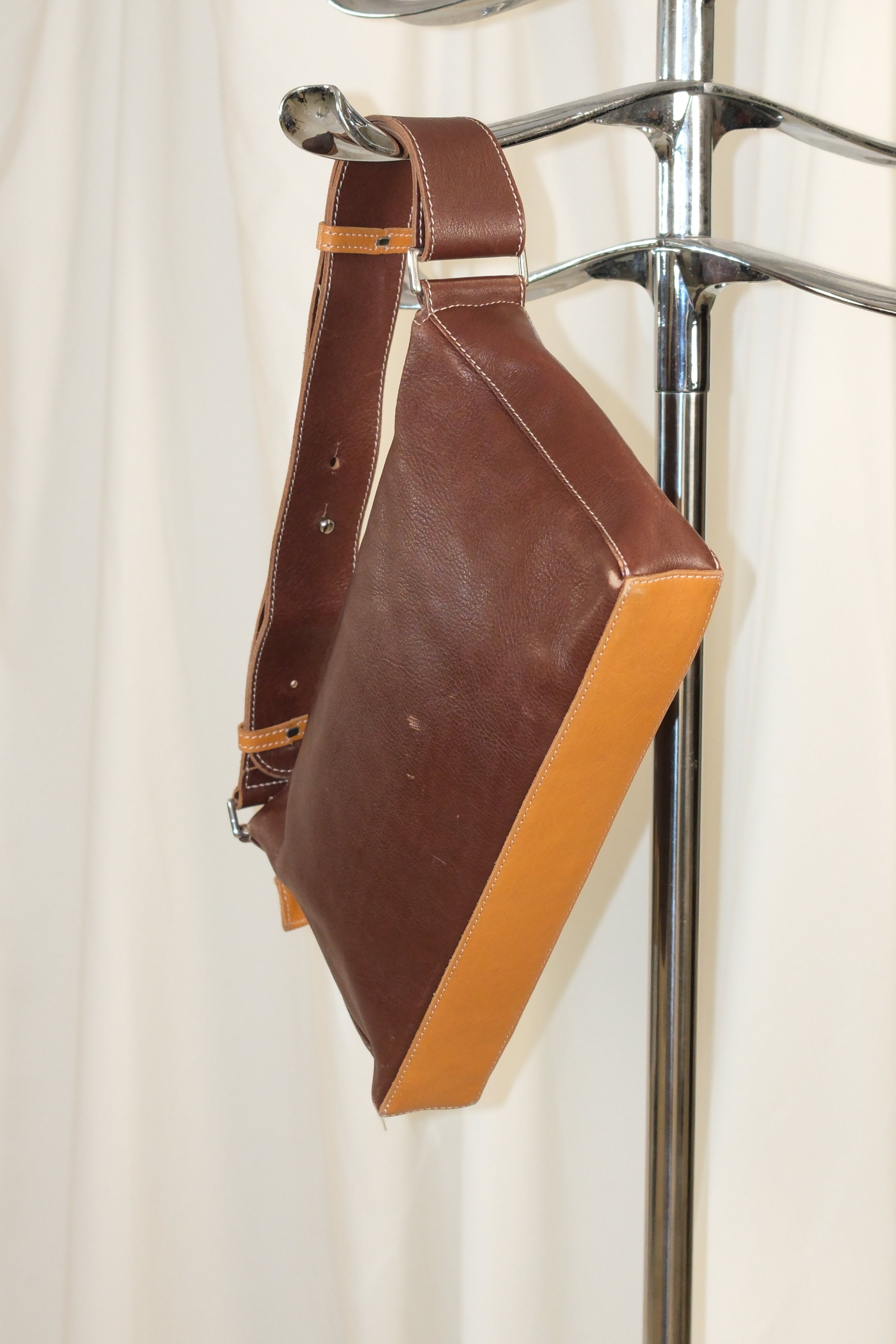 COCCINELLE BOXY LEATHER SHOULDER BAG WITH ADJUSTABLE STRAP