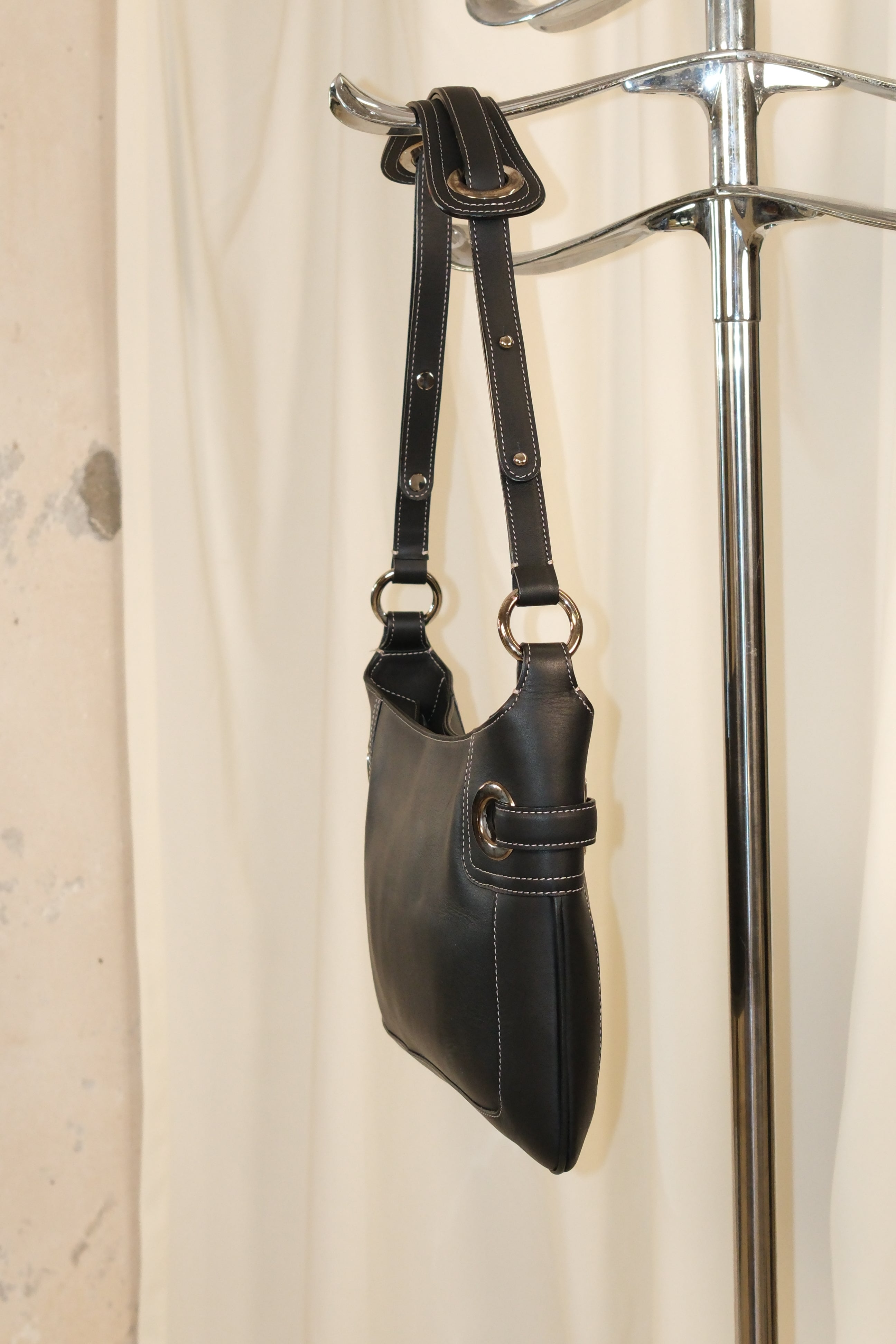 Bally black leather shoulder bag with adjustable straps