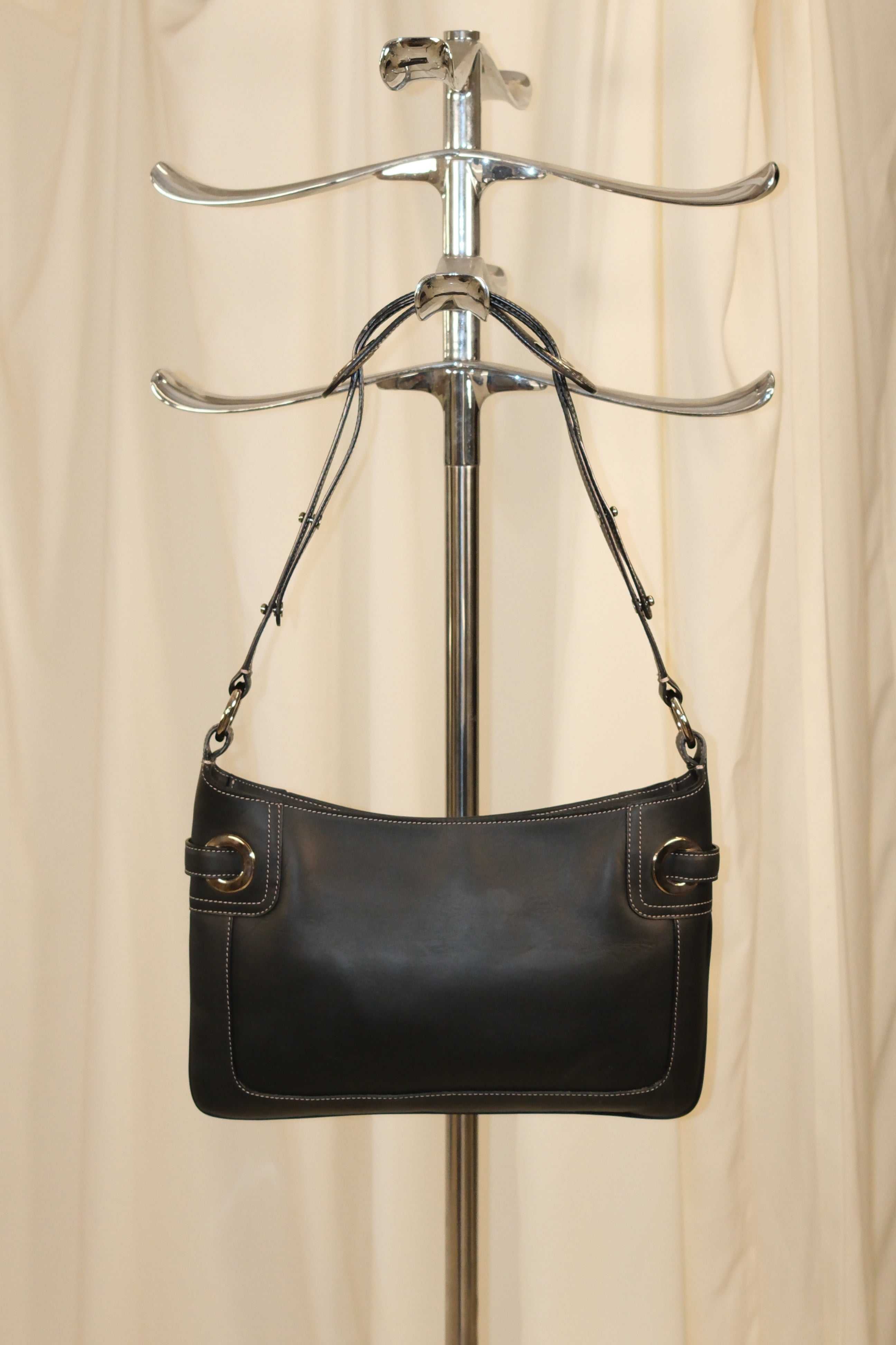 Bally black leather shoulder bag with adjustable straps