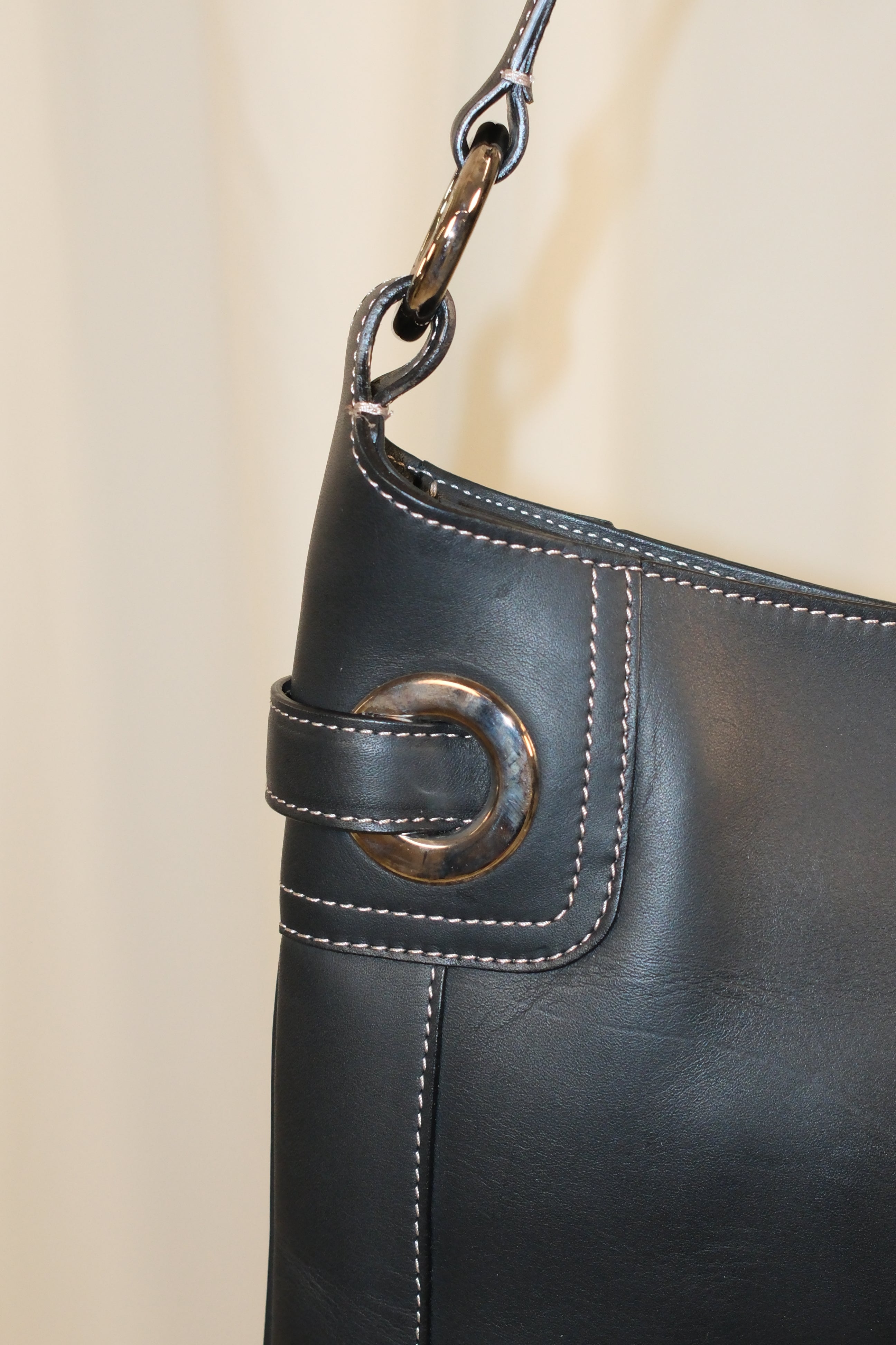 Bally black leather shoulder bag with adjustable straps
