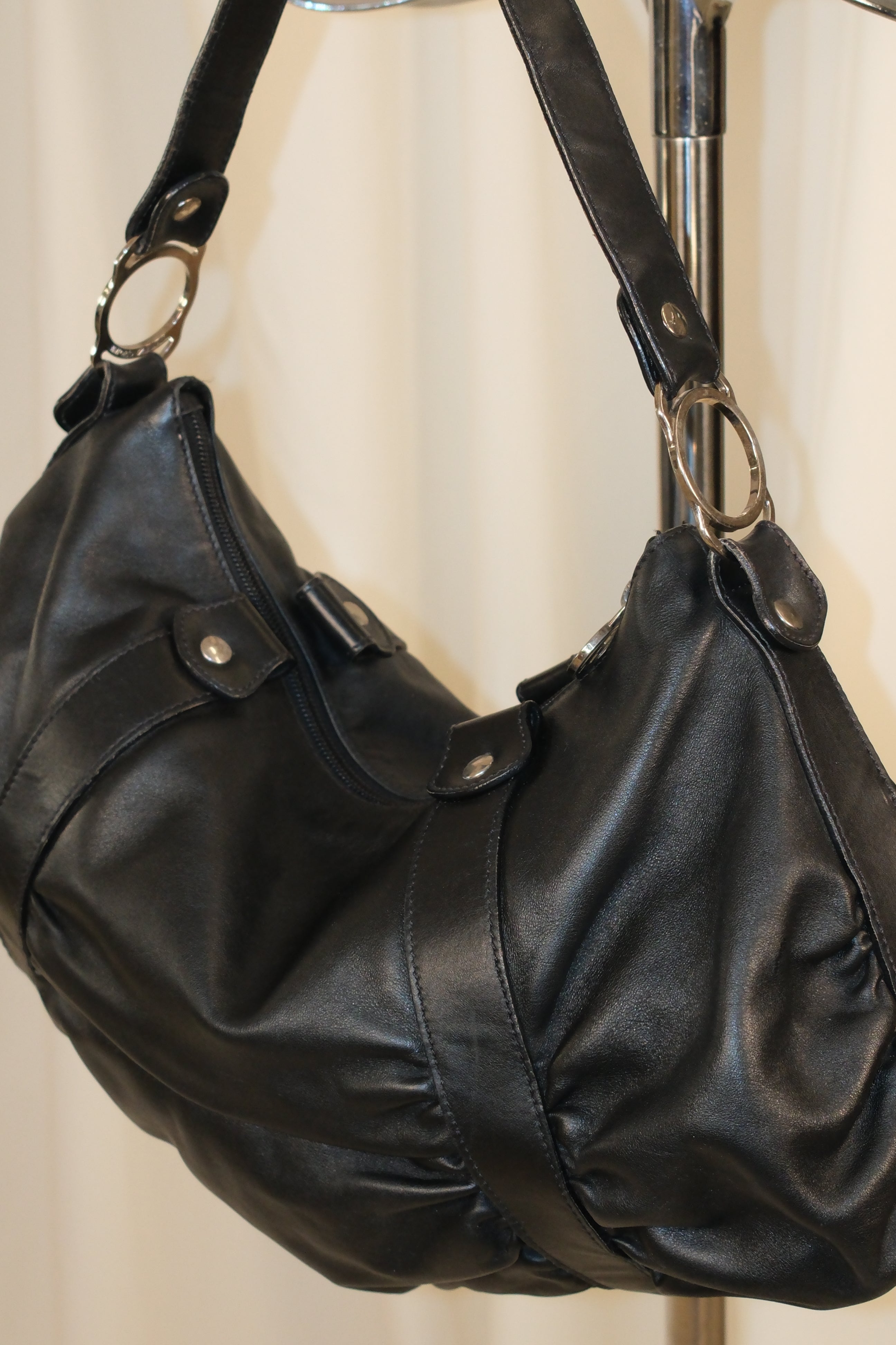 Armani Exchange  leather shoulder bag with EA metal logo
