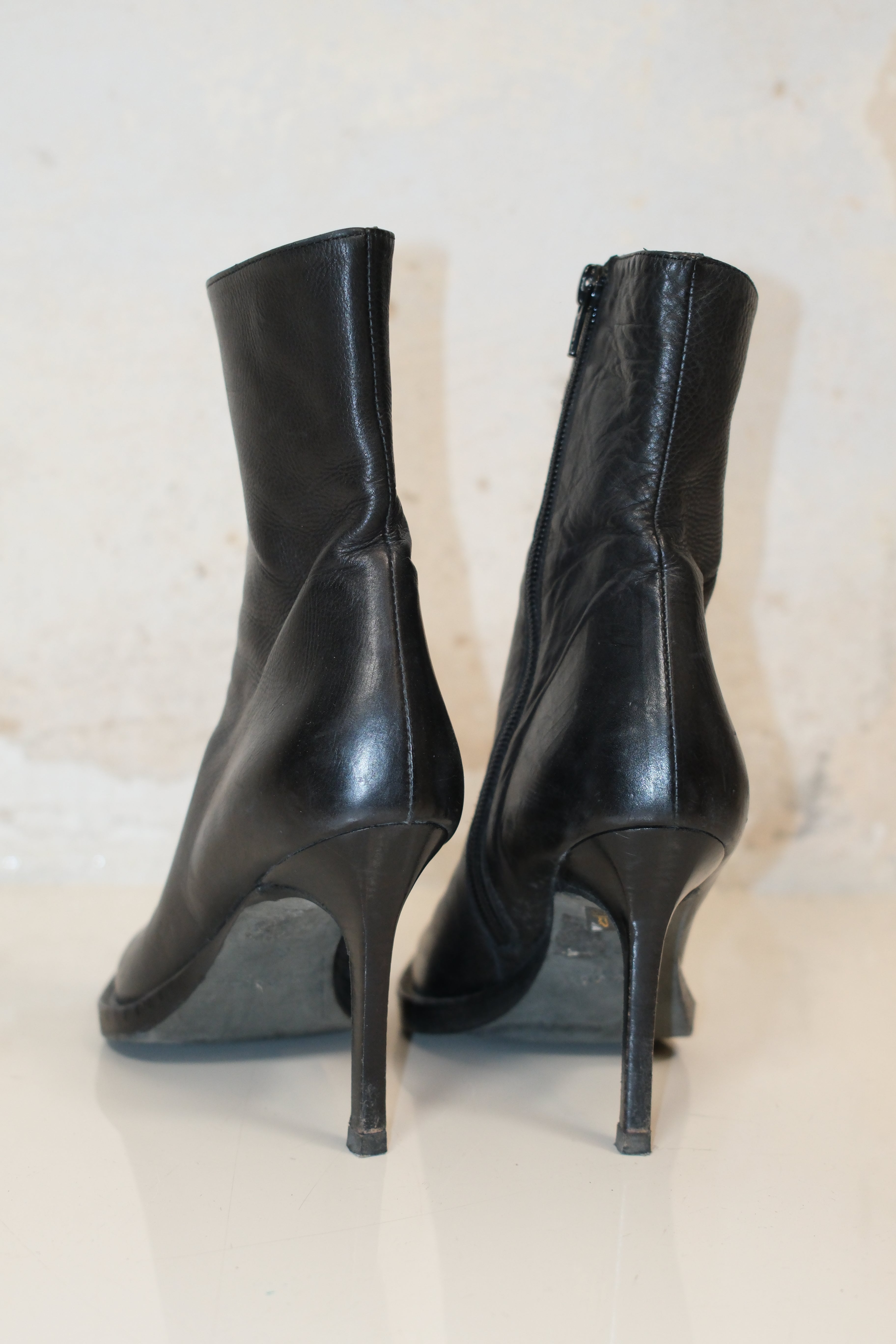 ANN DEMEULEMEESTER LEATHER ANKEL BOOTS SIZE 35
