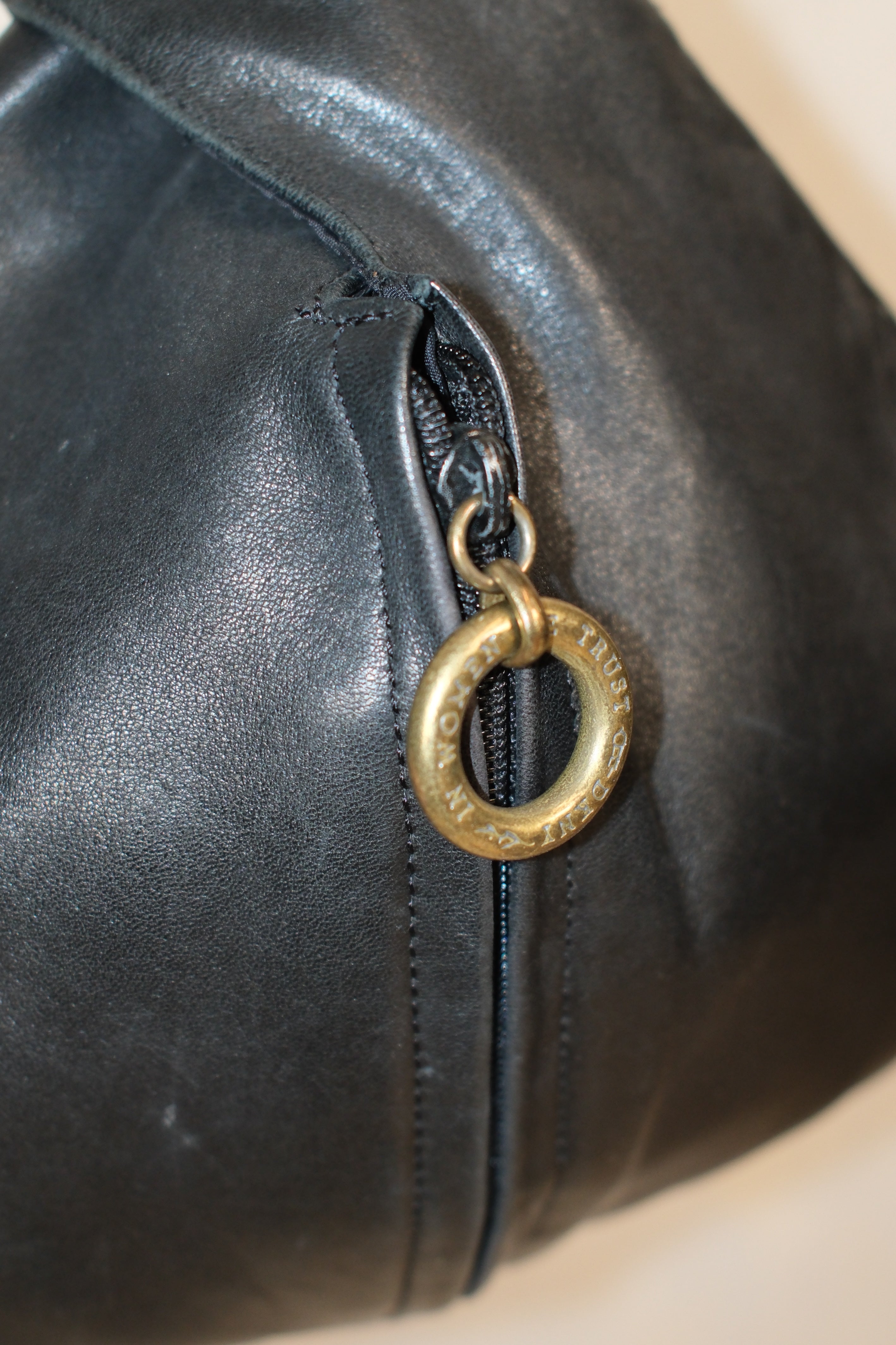 DKNY BLACK LEATHER HANDBAG WITH SINGLE STRAP