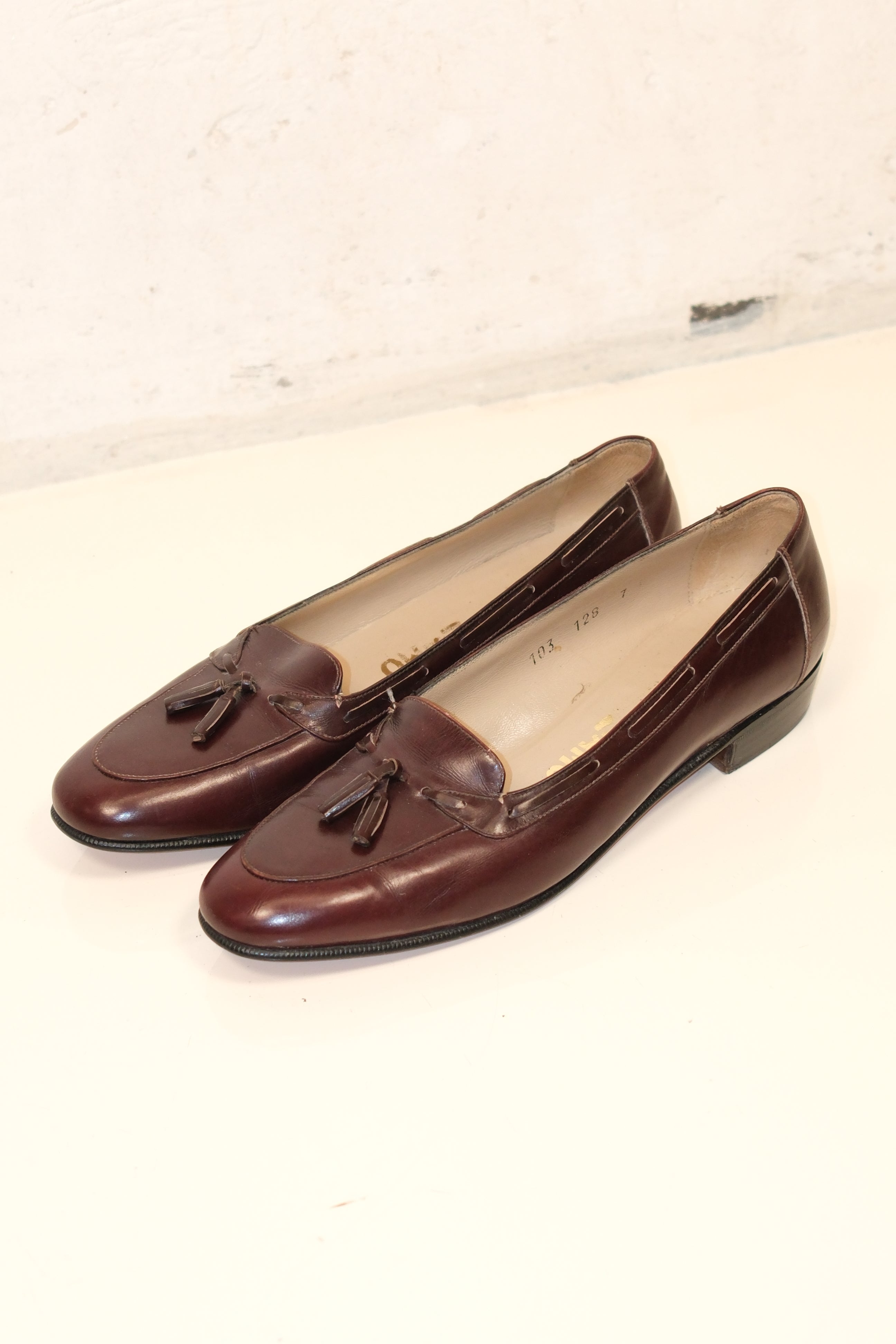Salvatore Ferragamo classic loafers in burgundy leather size 37.5