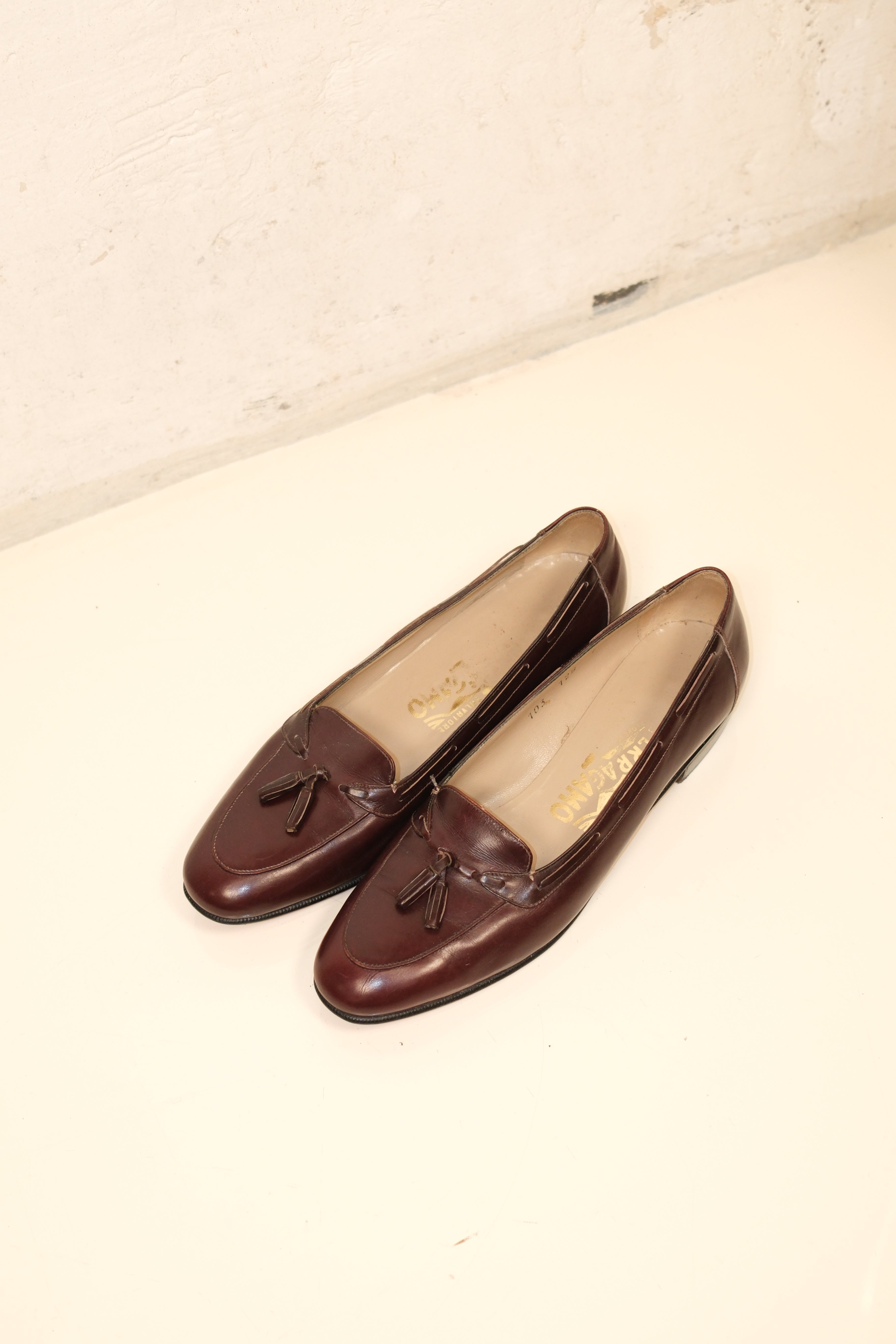 Salvatore Ferragamo classic loafers in burgundy leather size 37.5