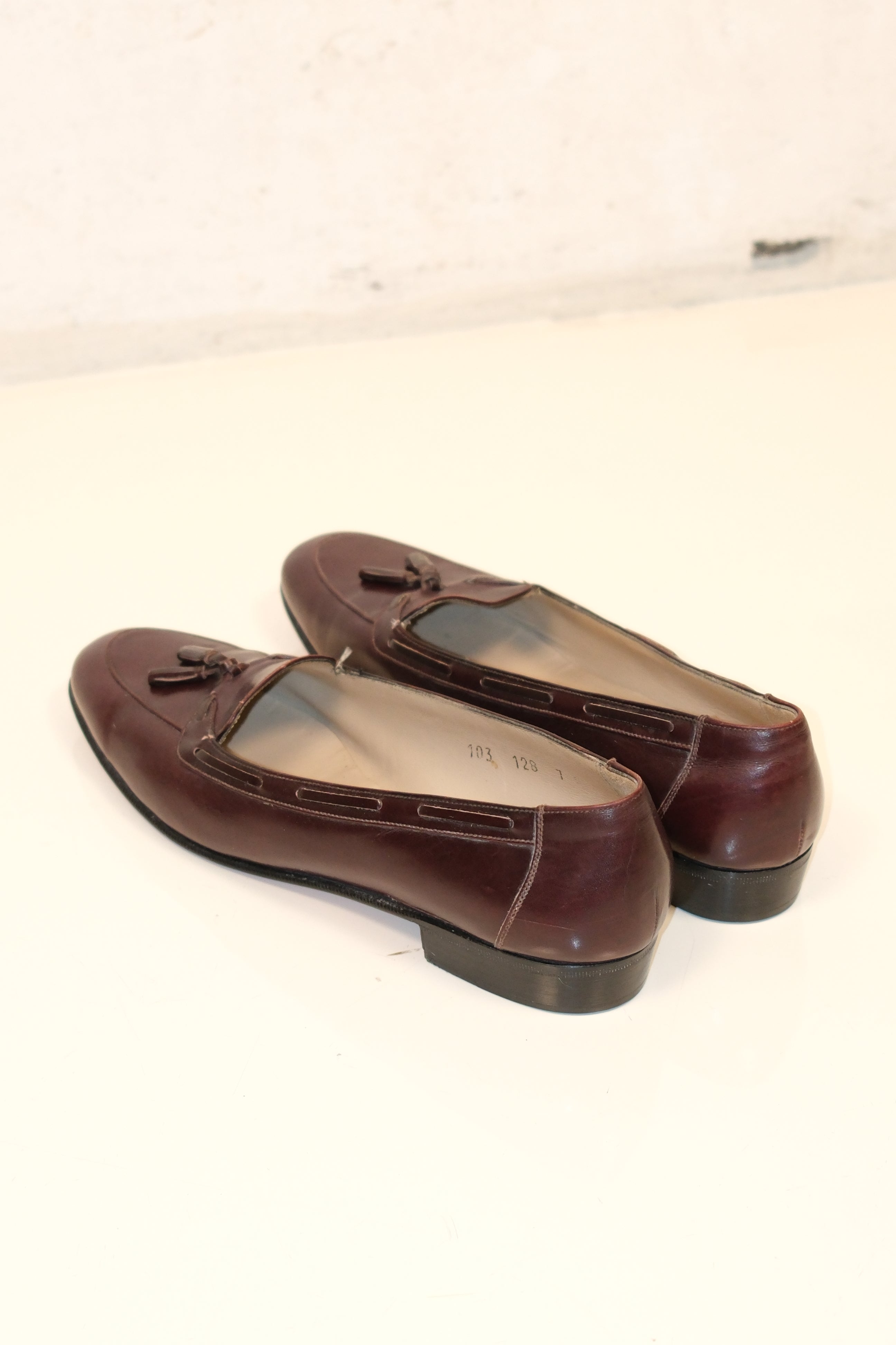 Salvatore Ferragamo classic loafers in burgundy leather size 37.5