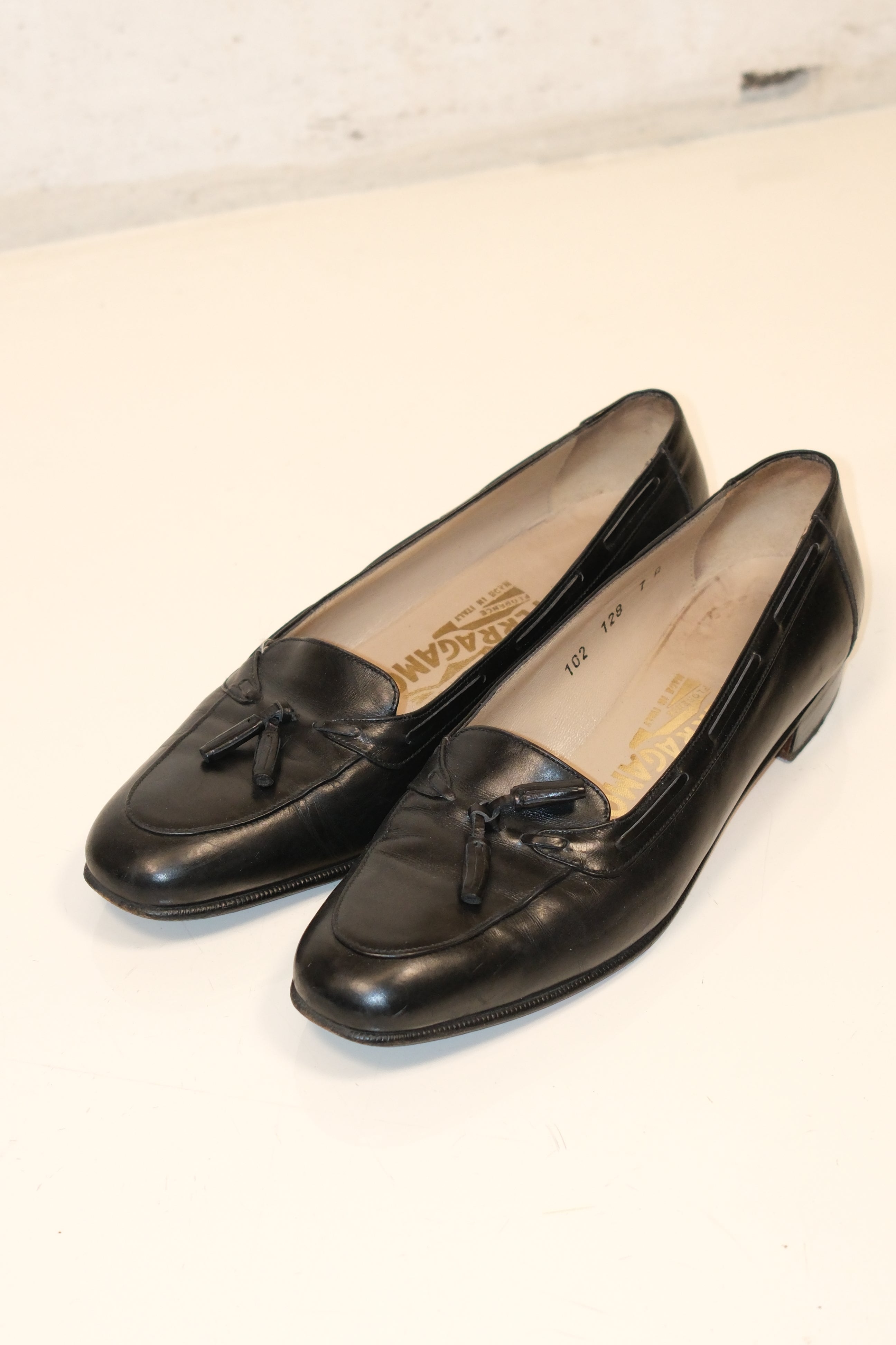 Salvatore Ferragamo classic loafers in black leather size 37.5