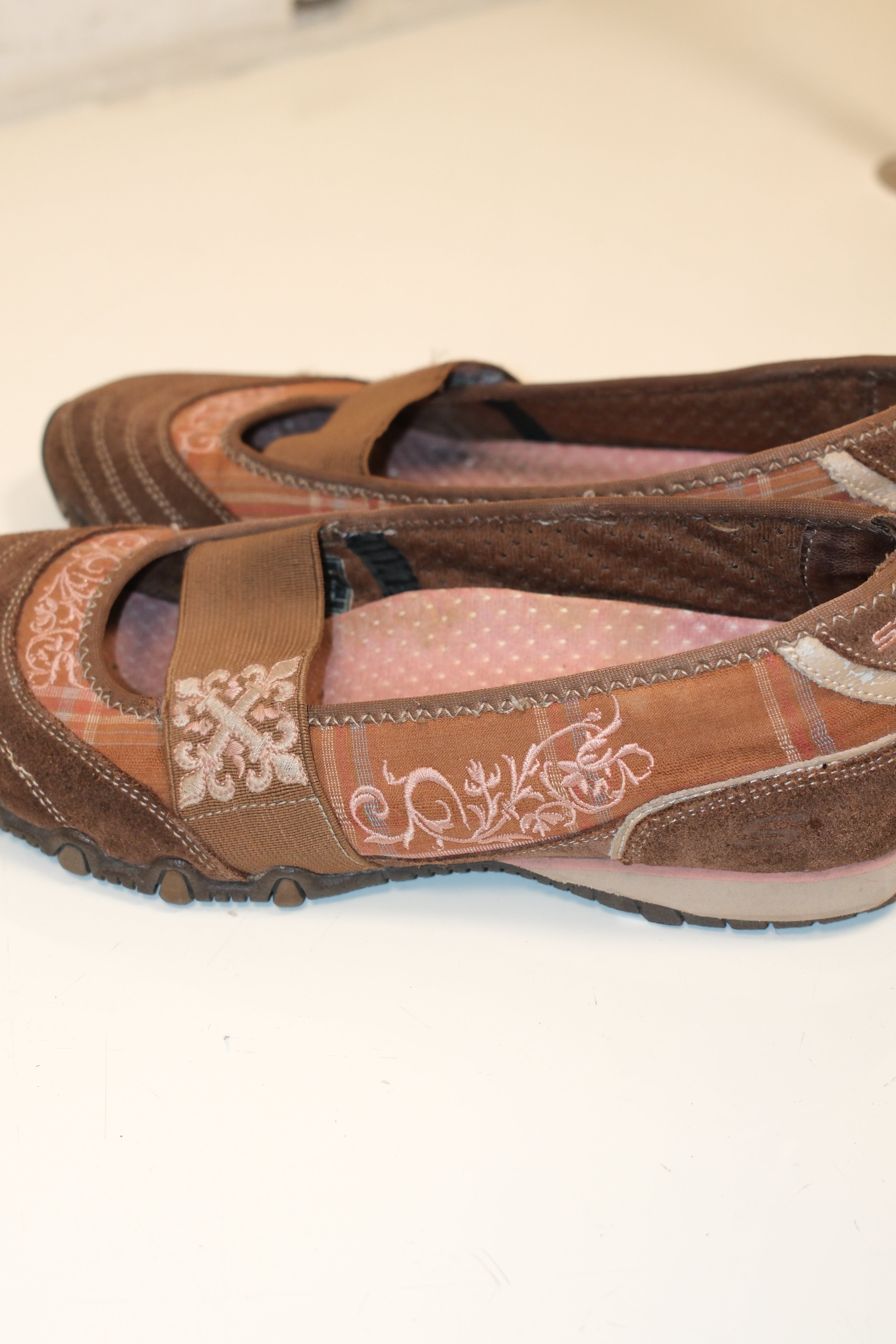 2000s Skechers Brown-Pink Leather & Canvas Mary Jane Shoes (size 38.5)