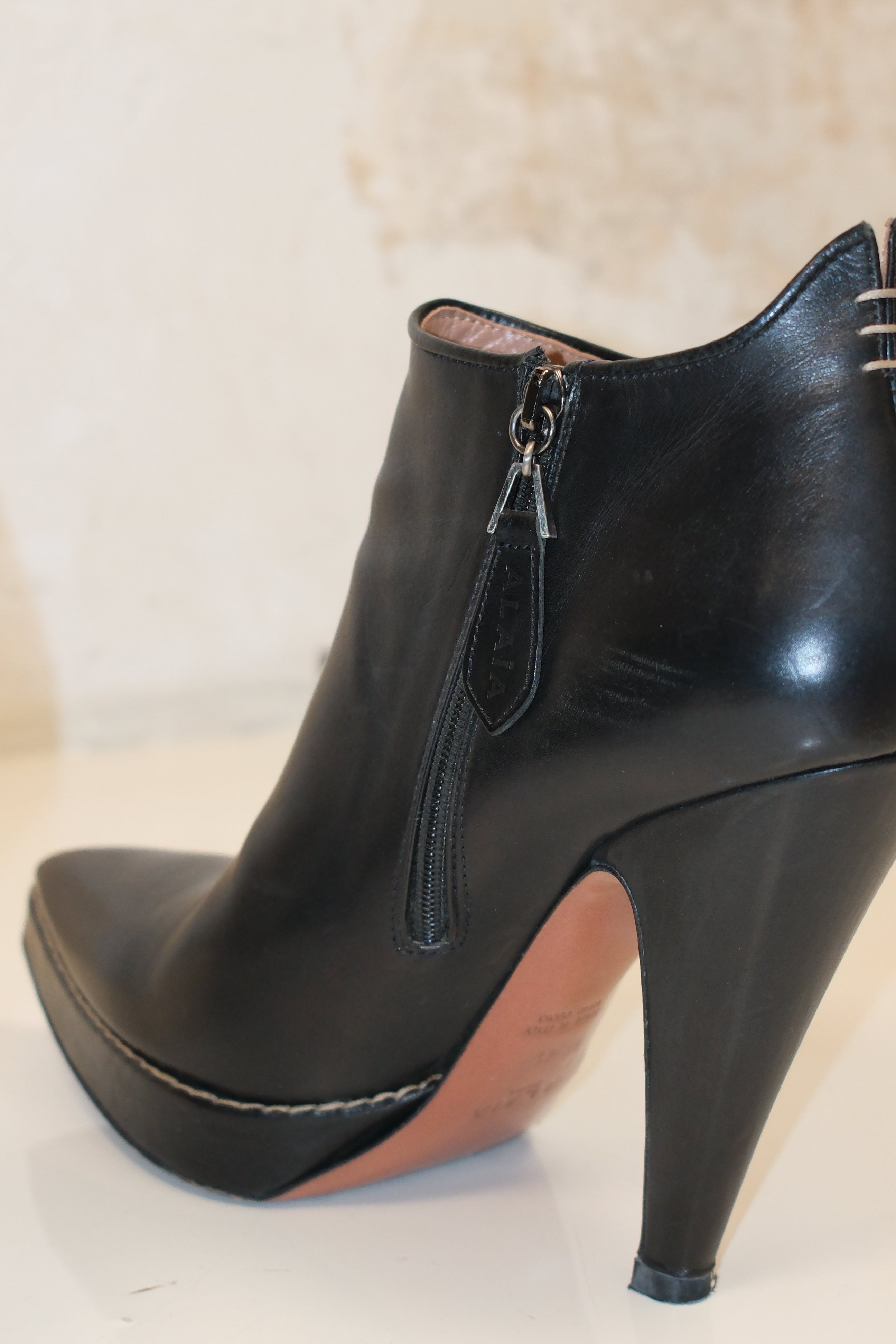 Azzedine Alaïa Black Leather Ankle boots Size 41