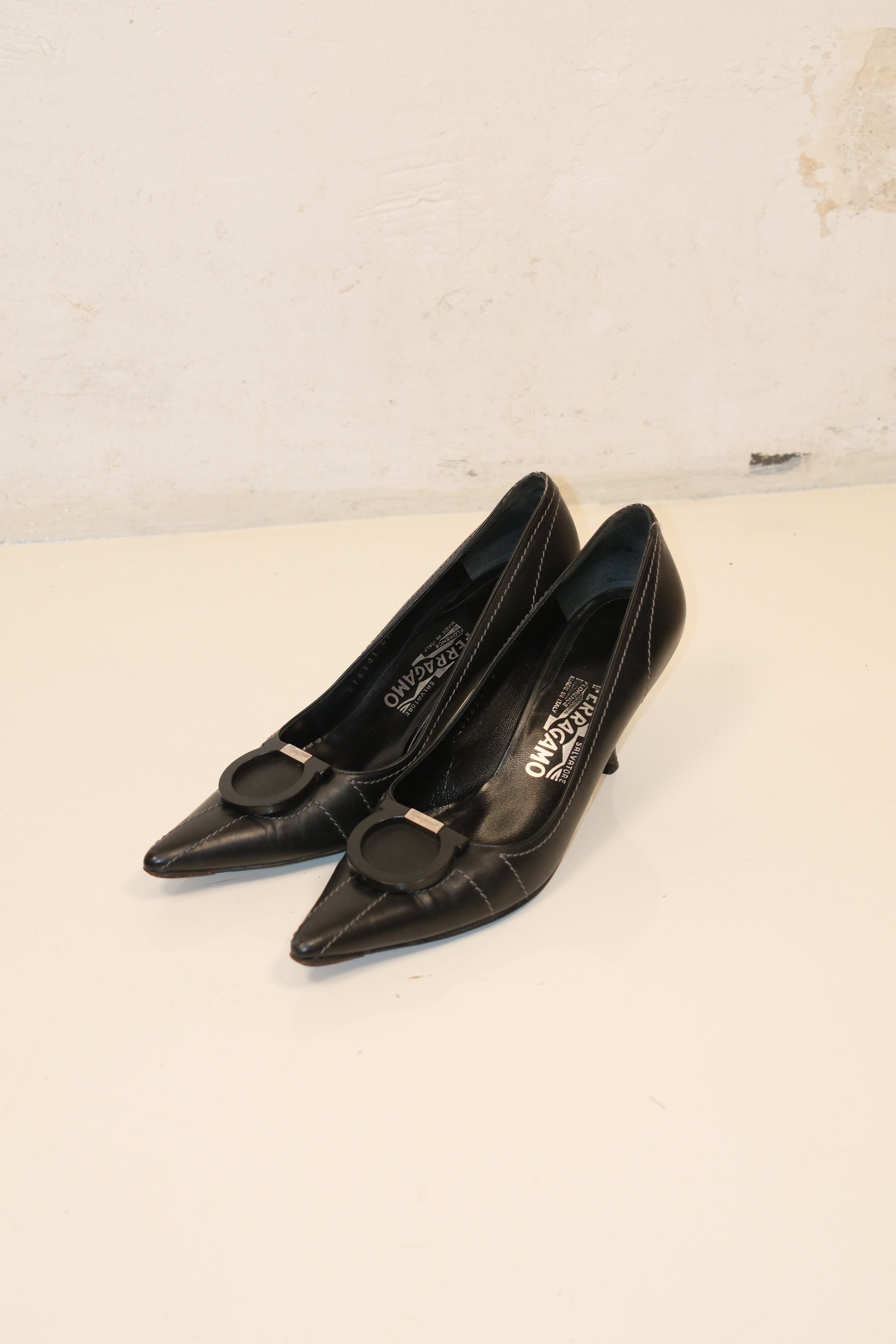 Ferragamo black pointed toe pumps with Gancini signature logo detail size 37