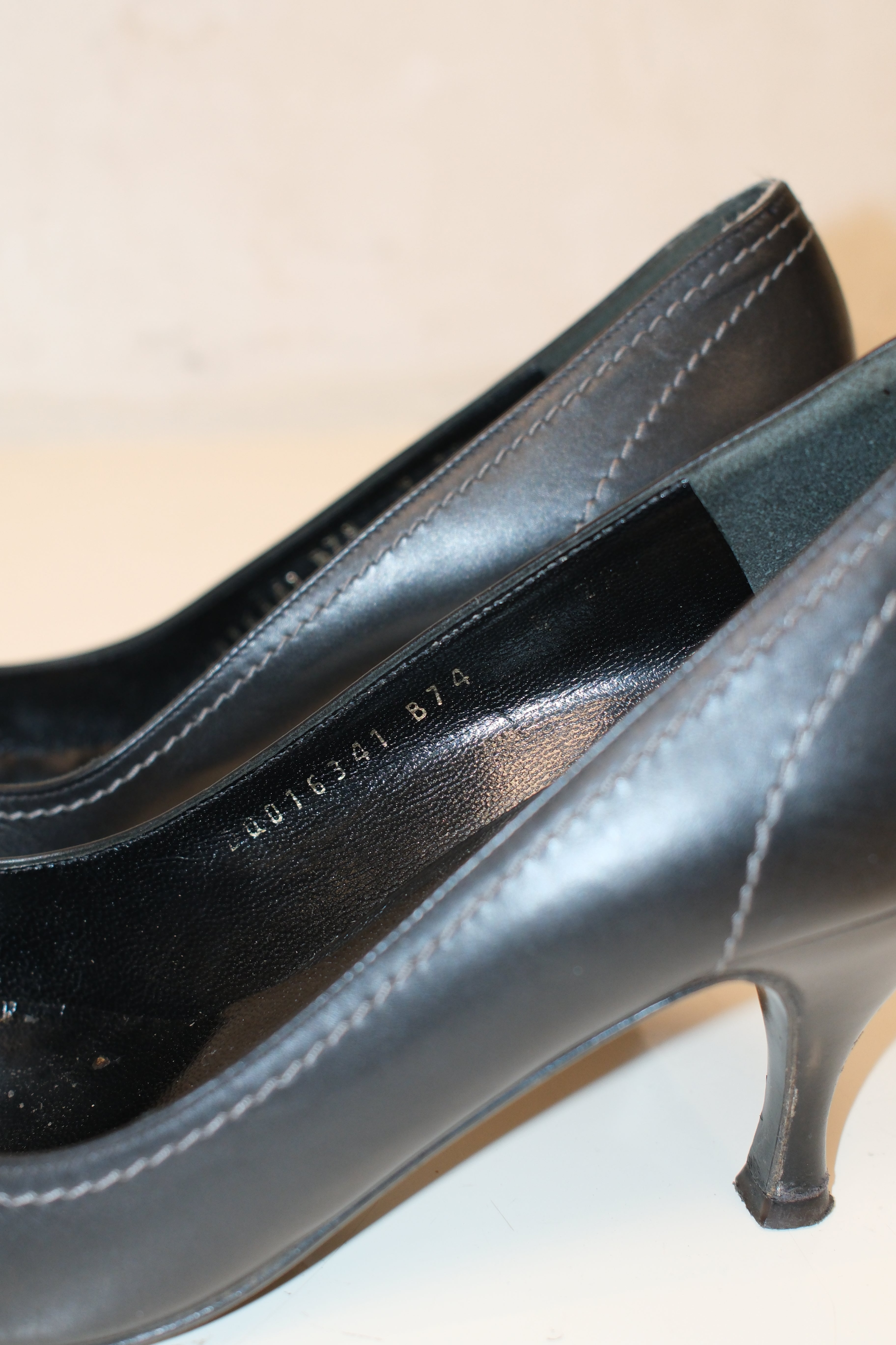 Ferragamo black pointed toe pumps with Gancini signature logo detail size 37