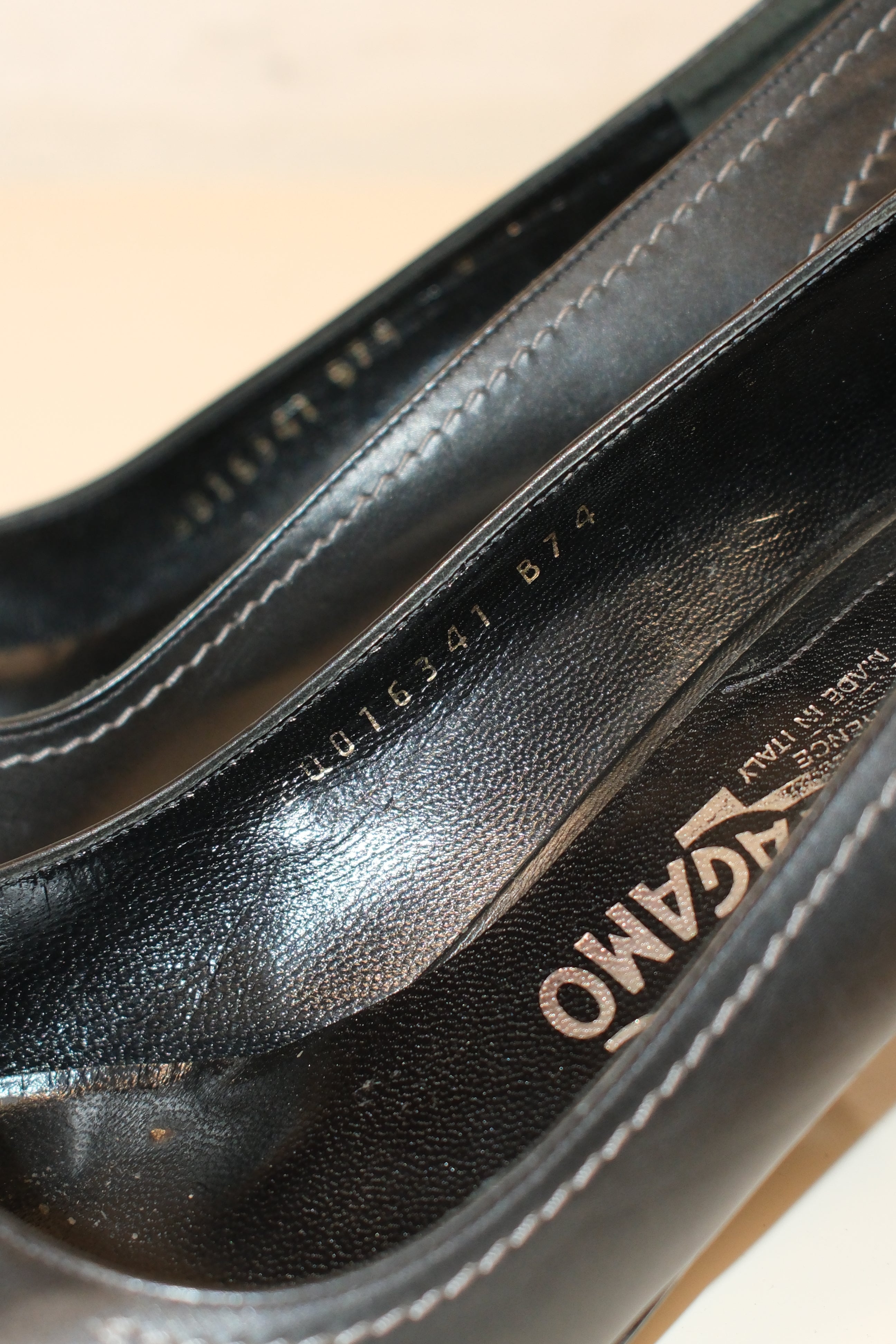 Ferragamo black pointed toe pumps with Gancini signature logo detail size 37