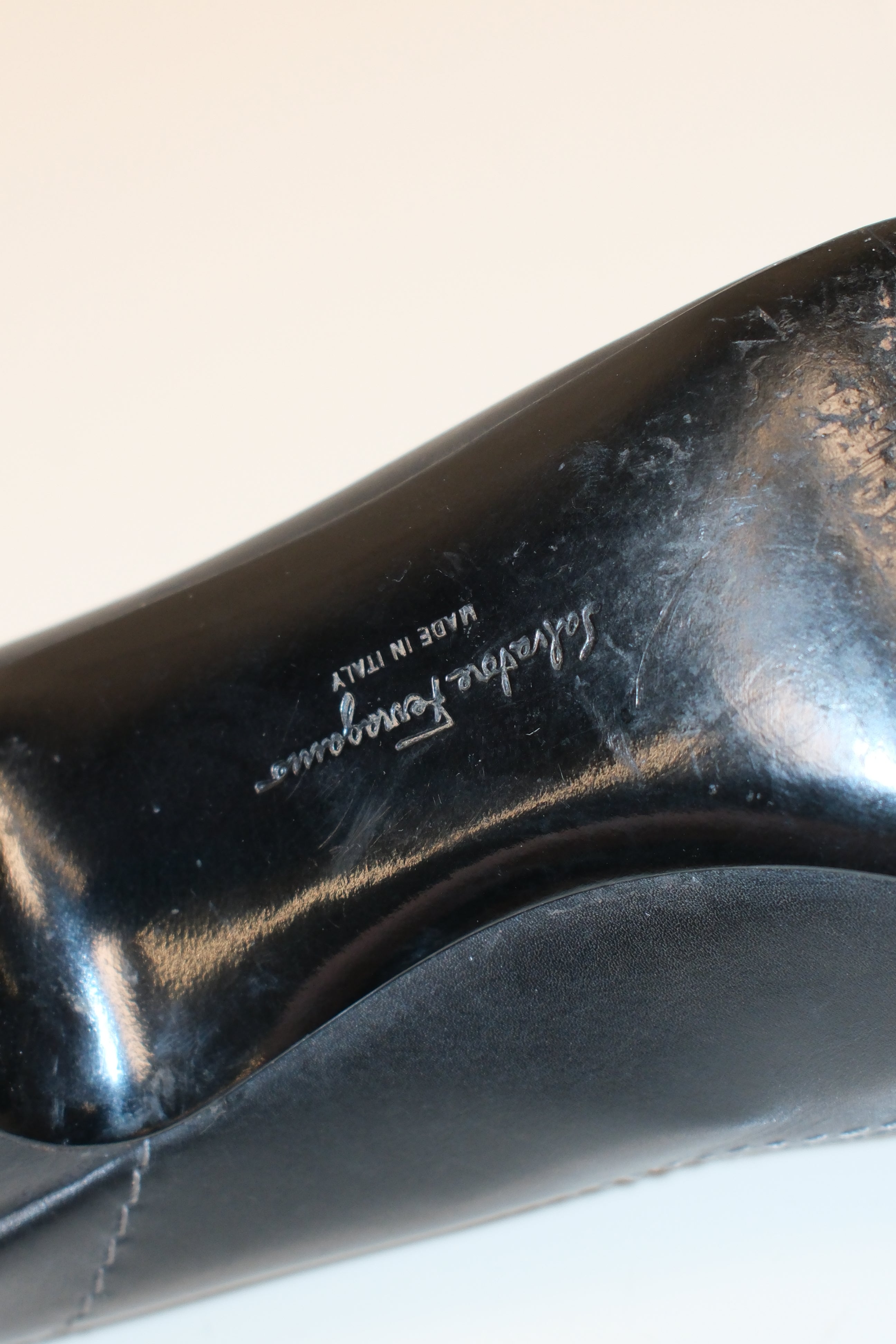 Ferragamo black pointed toe pumps with Gancini signature logo detail size 37