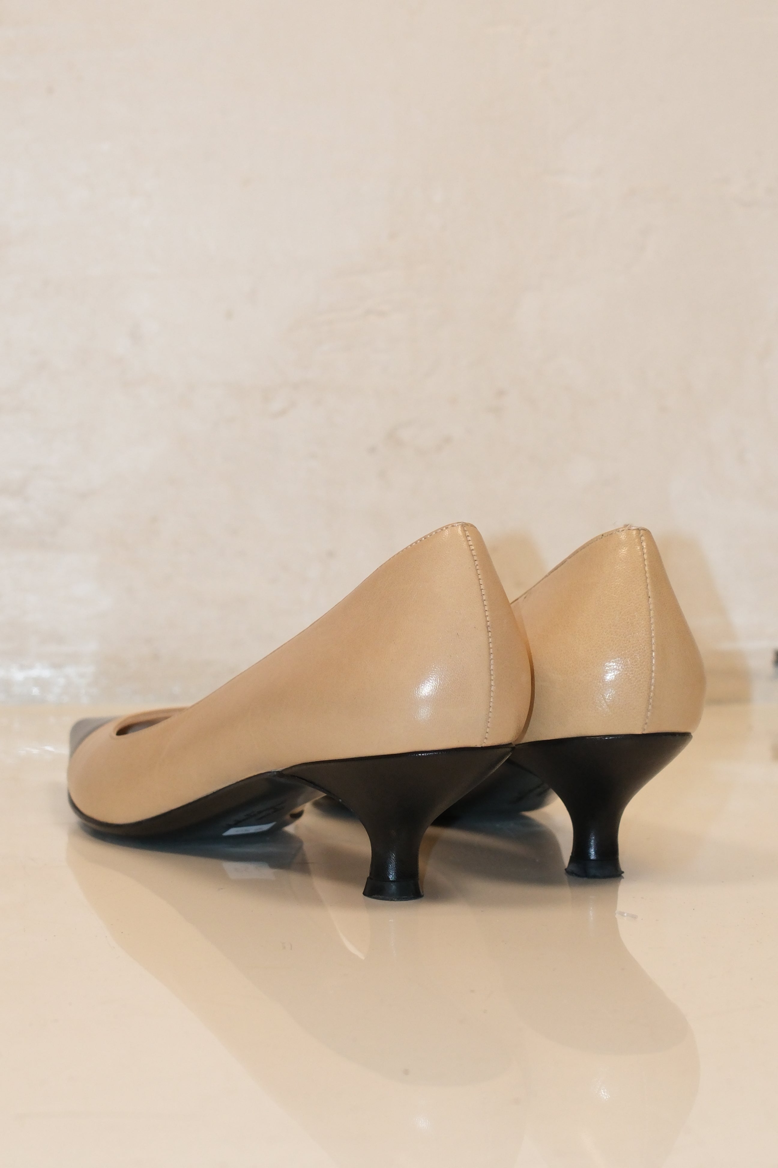 Salvatore Ferragamo Kitten Heel Leather Shoes Black & Cream, Size 37
