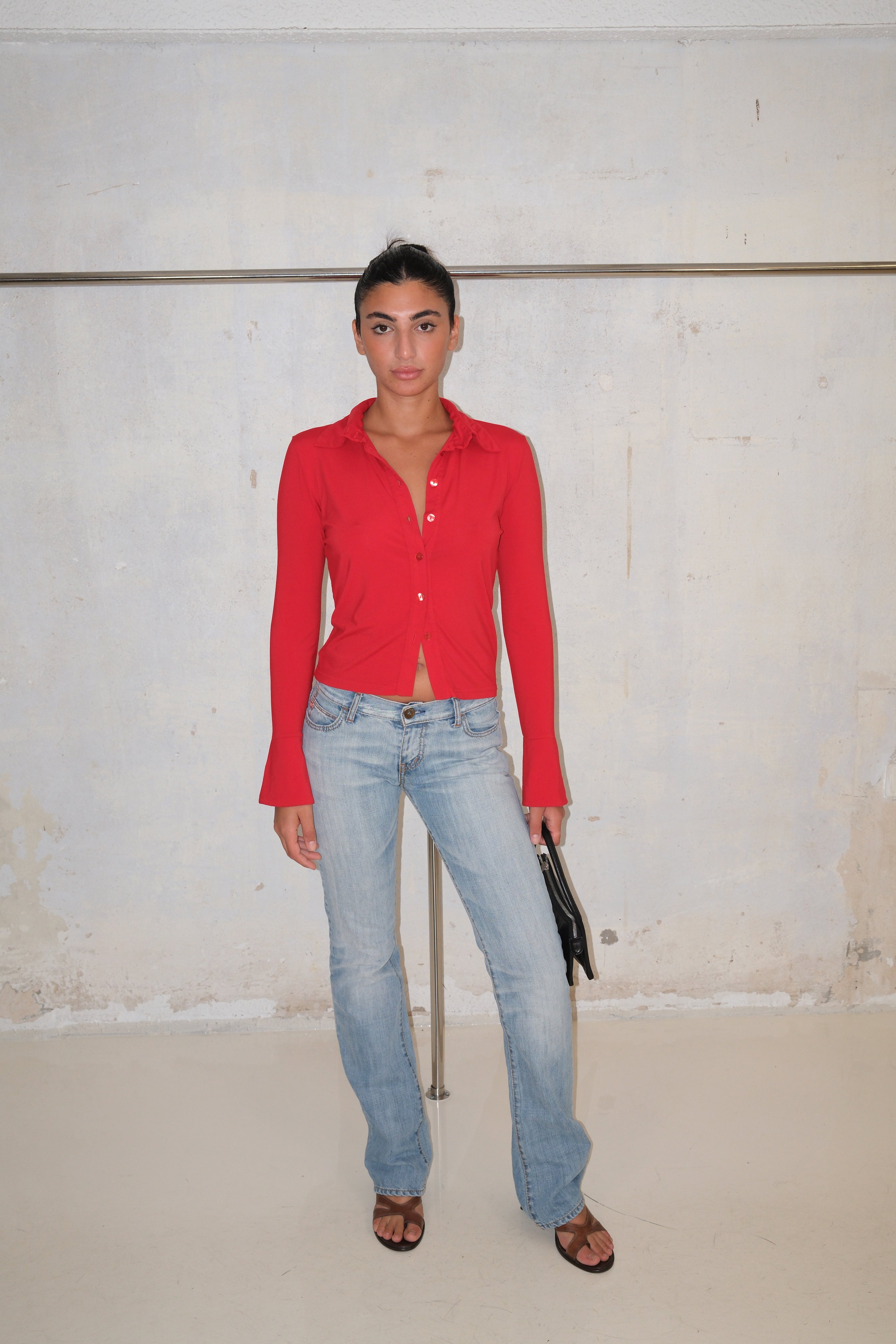 RED SLIM FIT LIGHTWEIGHT BUTTON-UP SHIRT