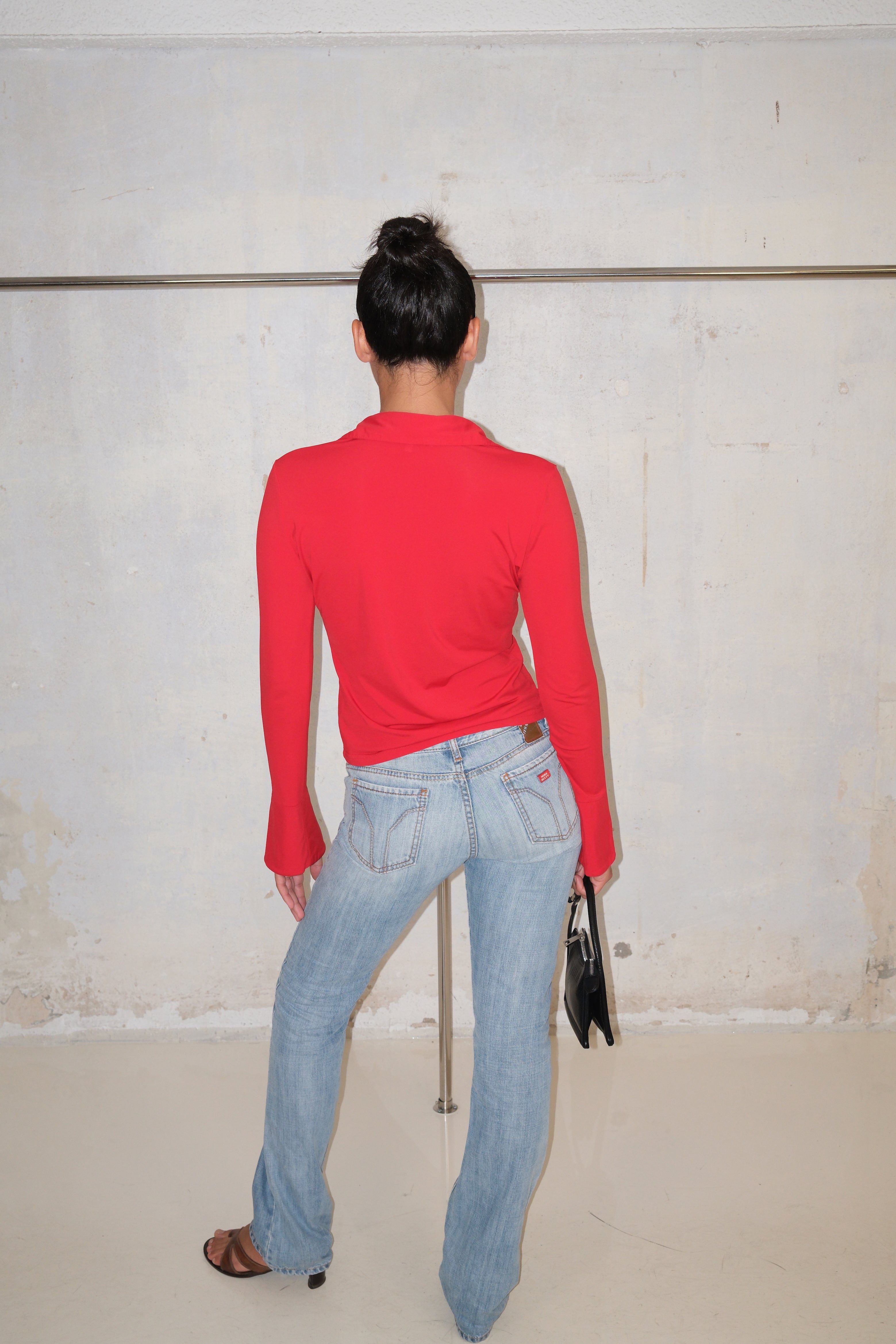 RED SLIM FIT LIGHTWEIGHT BUTTON-UP SHIRT