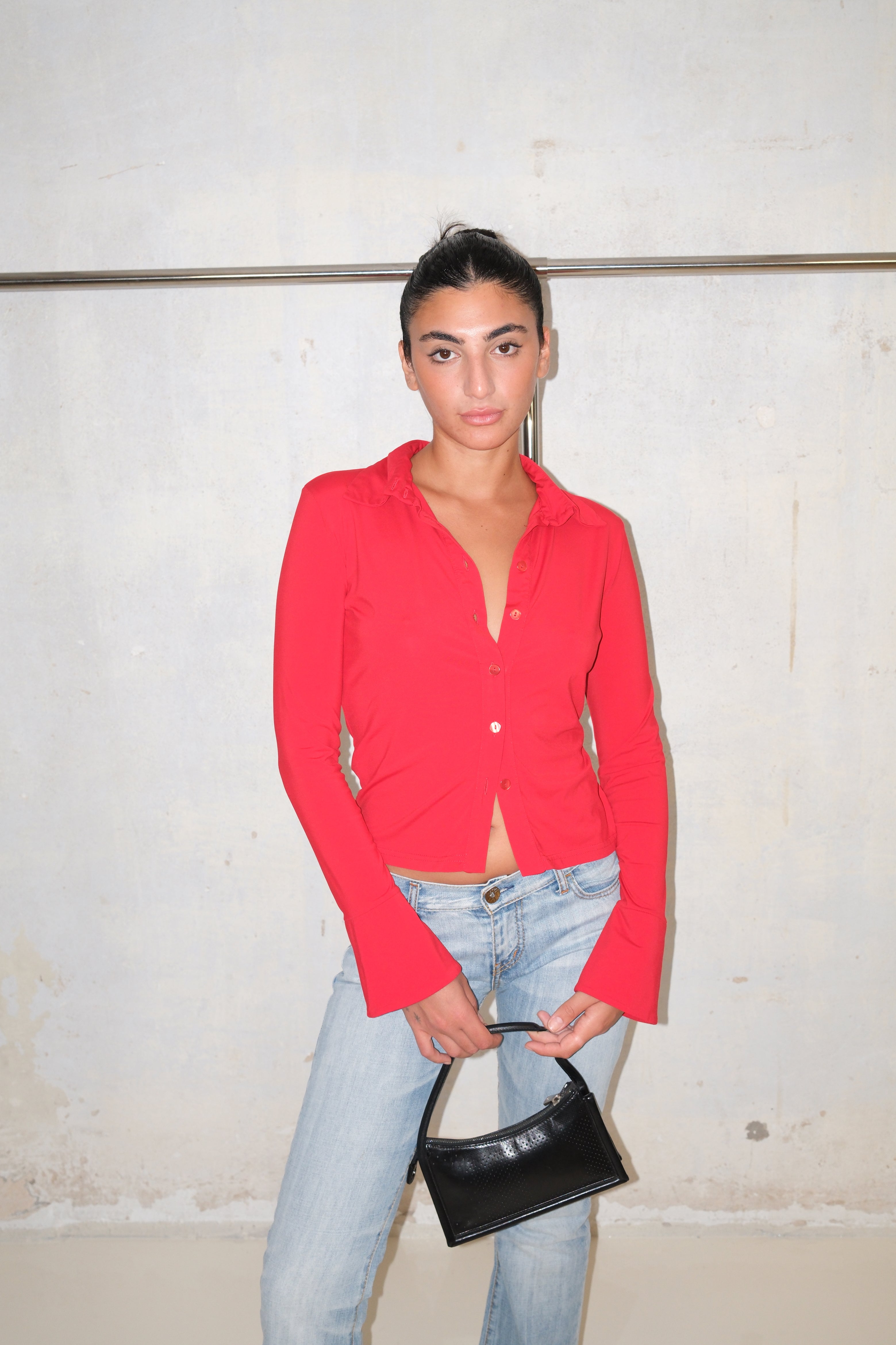 RED SLIM FIT LIGHTWEIGHT BUTTON-UP SHIRT