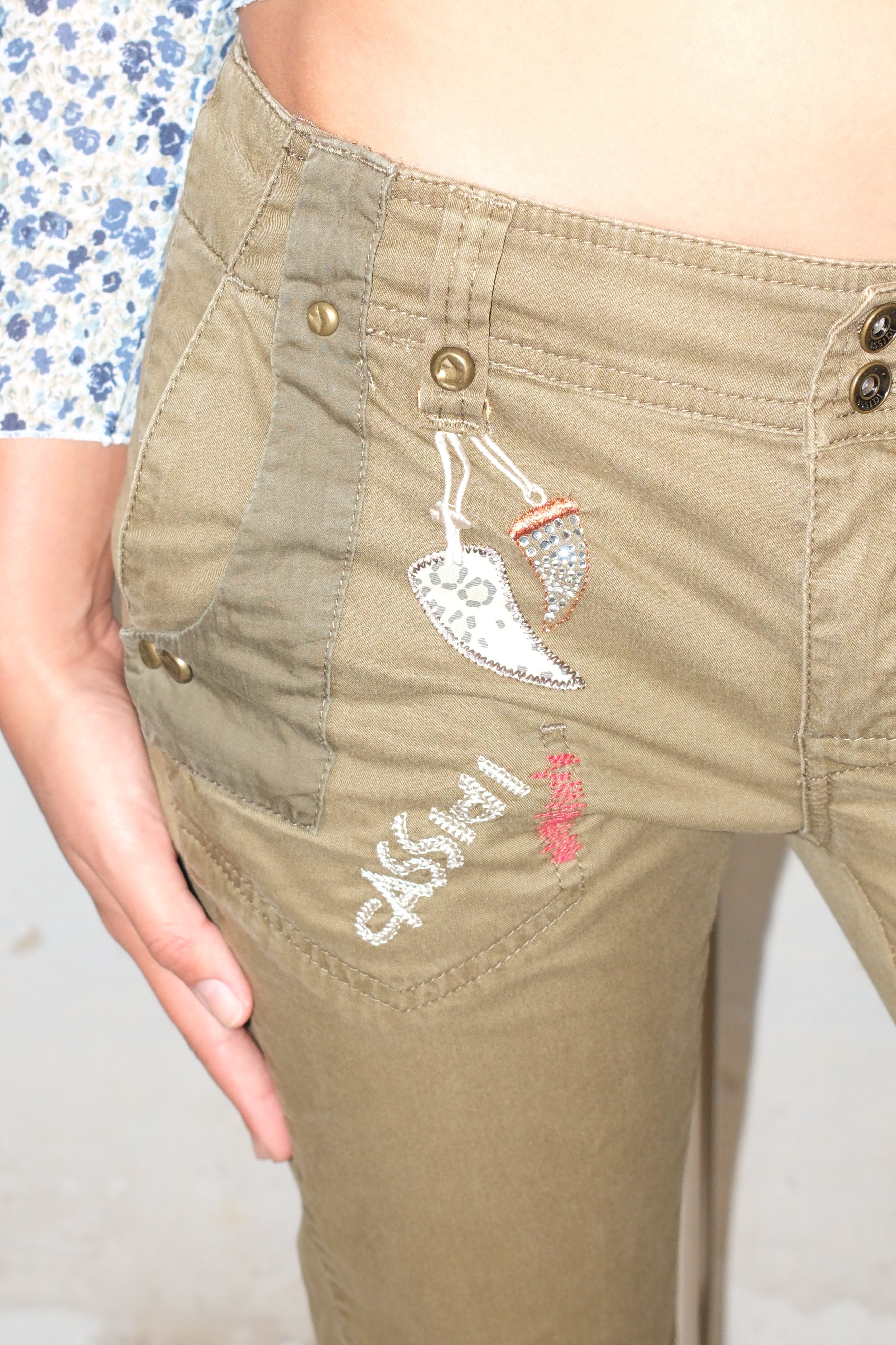 Cassidi Low-Rise Embellished 7/8 Pants Size 36
